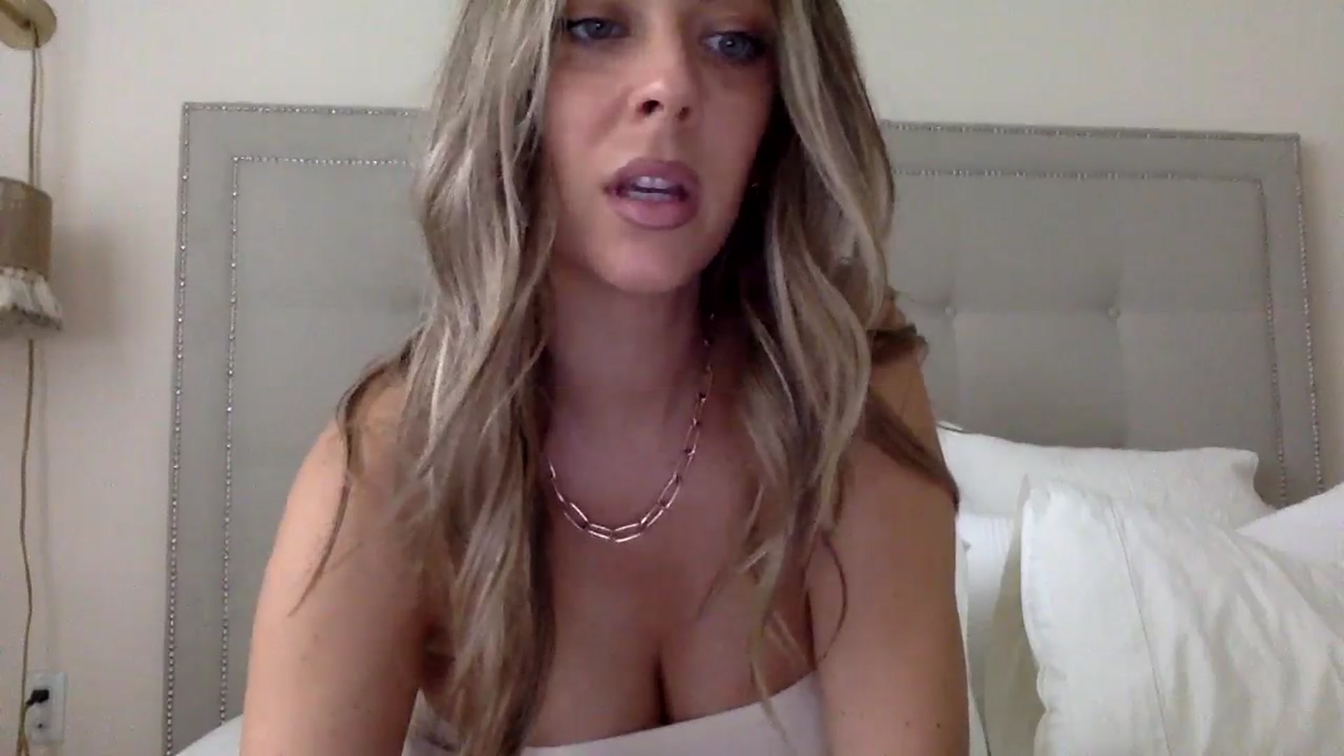 Gallery image thumbnail from DaniSendLuv's myfreecams stream on, 09/03/2024, 18:58 image 6 of 20