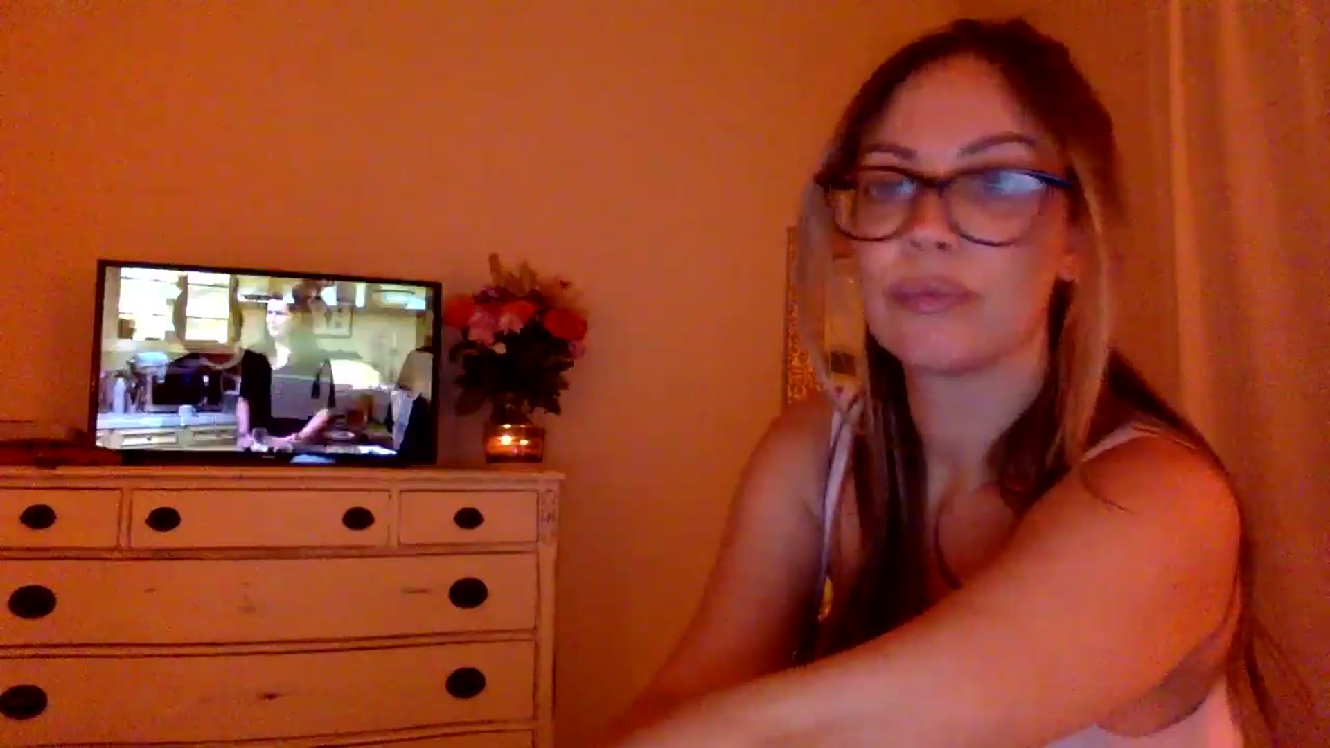 Gallery image thumbnail from DaniSendLuv's myfreecams stream on, 09/05/2024, 24:35 image 18 of 20