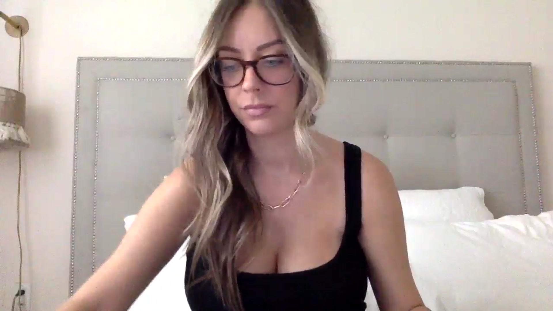 Gallery image thumbnail from DaniSendLuv's myfreecams stream on, 09/06/2024, 18:46 image 3 of 20
