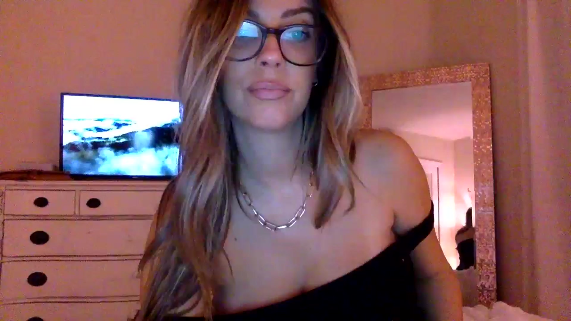 Gallery image thumbnail from DaniSendLuv's myfreecams stream on, 09/07/2024, 02:05 image 20 of 20