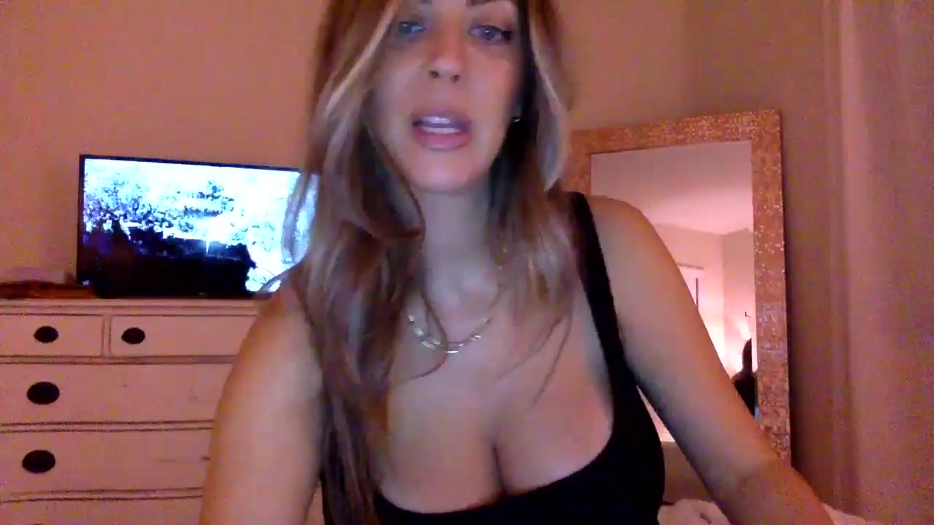 Gallery image thumbnail from DaniSendLuv's myfreecams stream on, 09/07/2024, 02:05 image 9 of 20