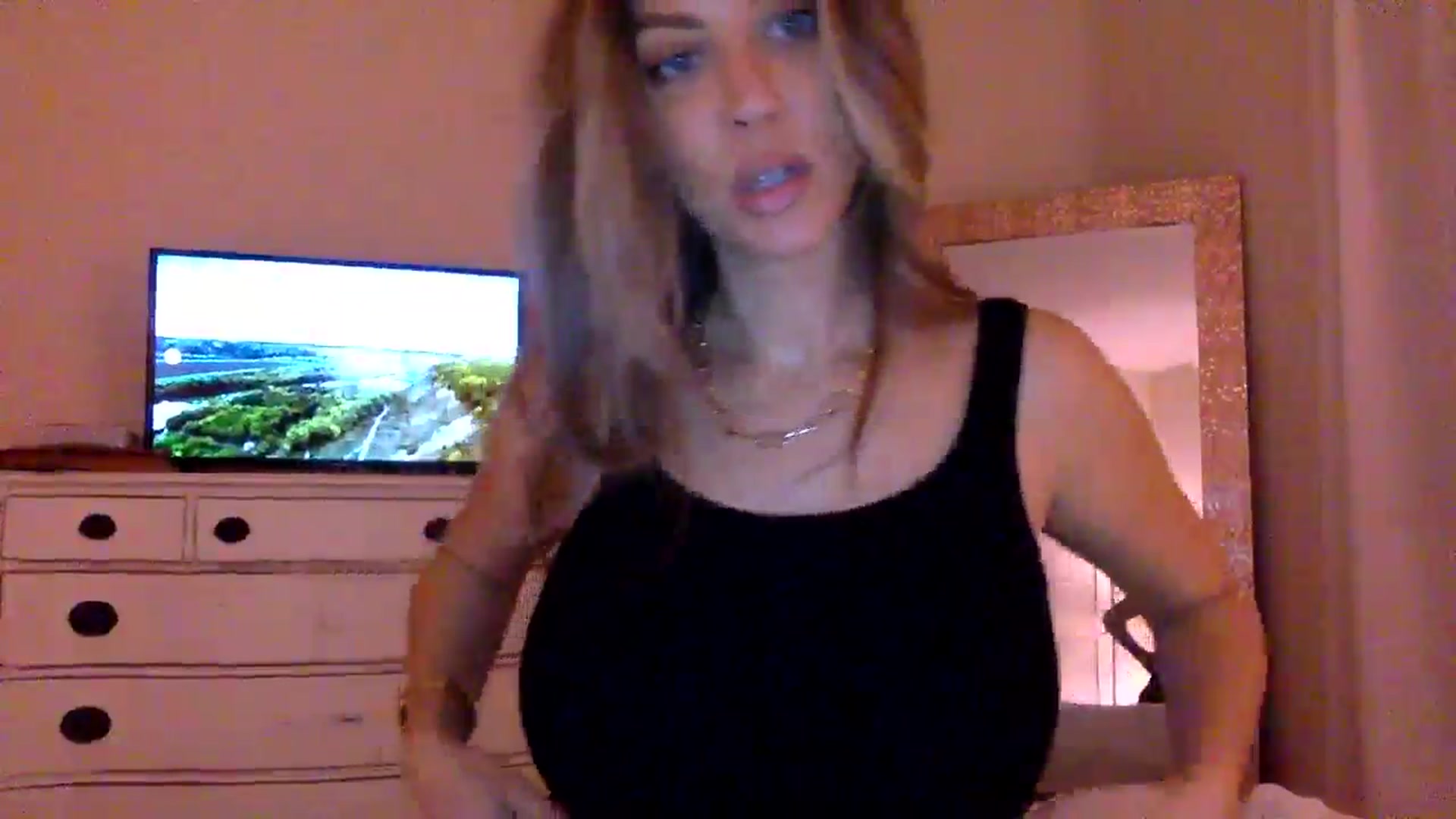 Gallery image thumbnail from DaniSendLuv's myfreecams stream on, 09/07/2024, 02:05 image 16 of 20
