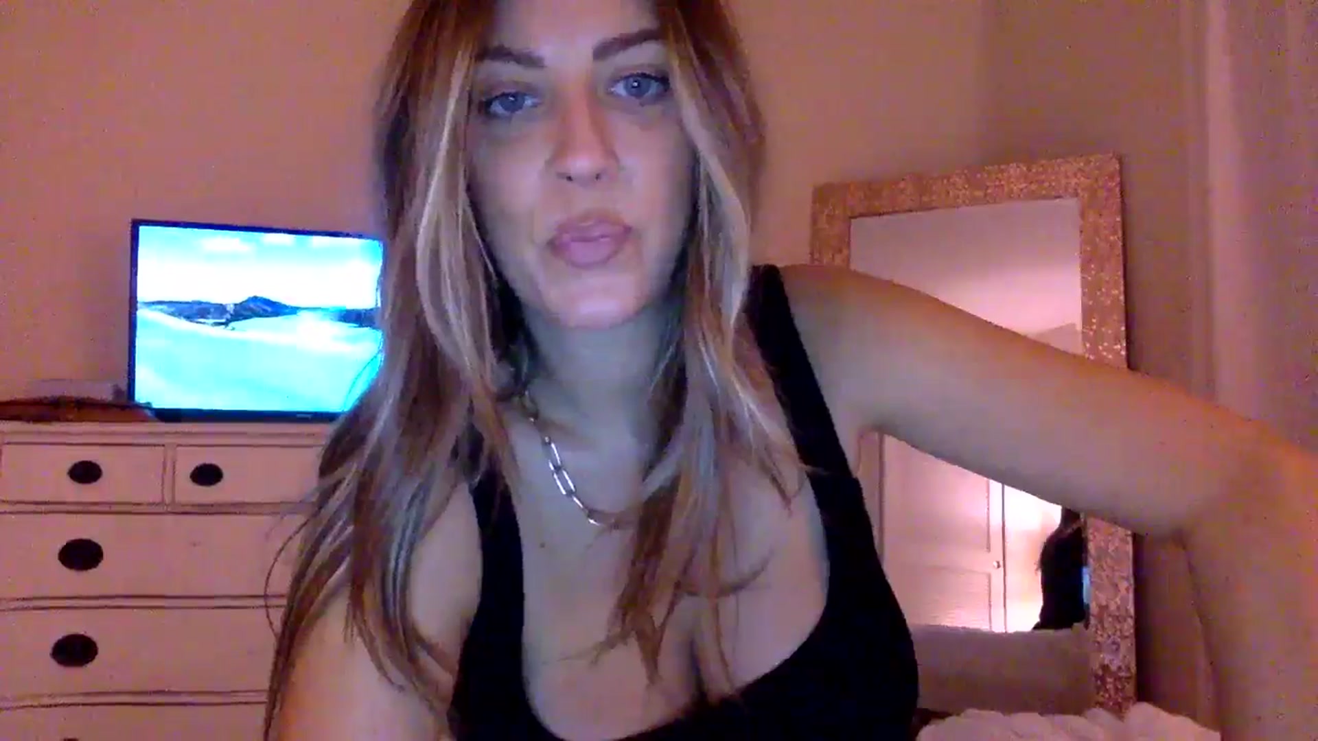 Gallery image thumbnail from DaniSendLuv's myfreecams stream on, 09/07/2024, 02:05 image 14 of 20