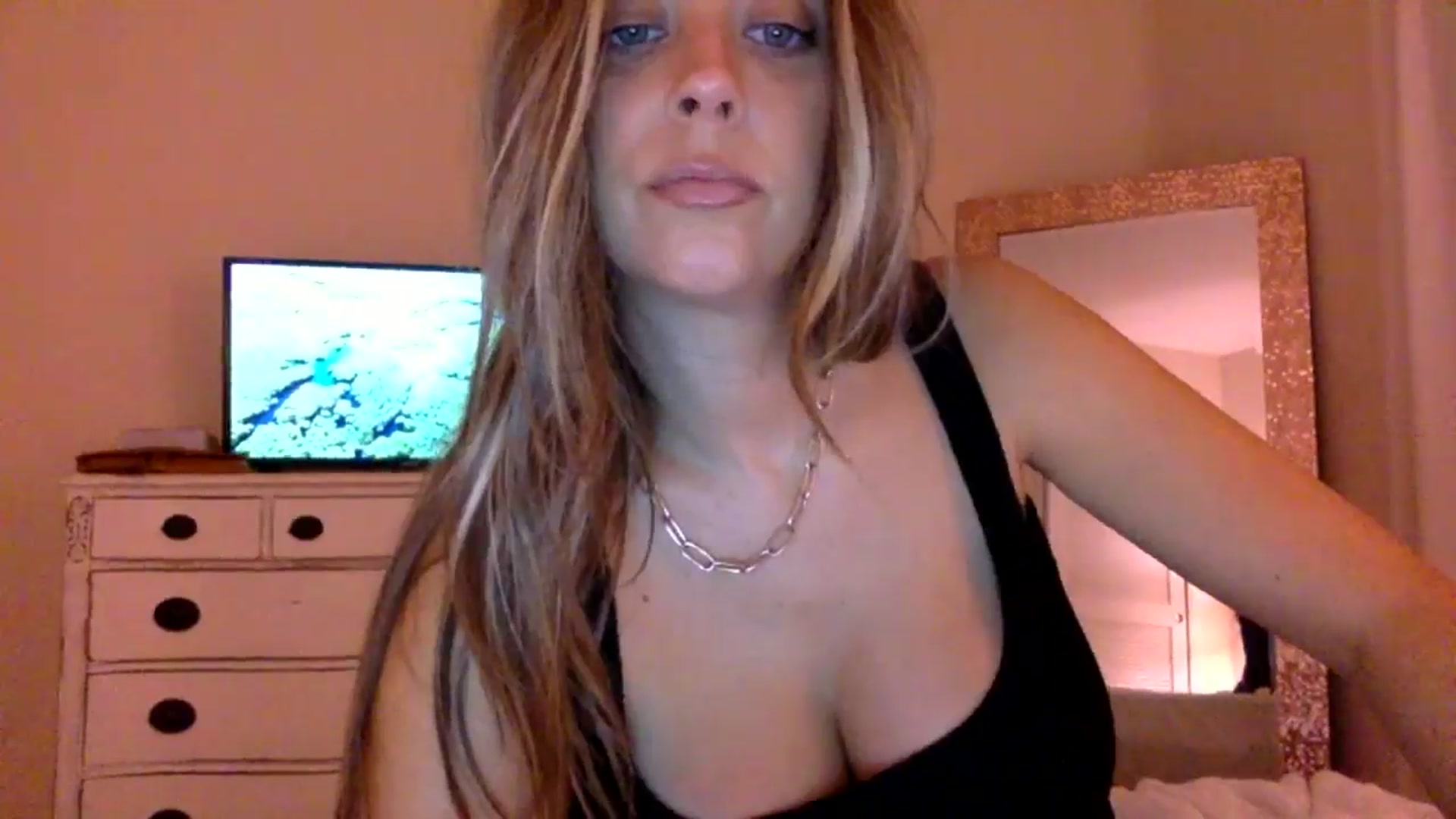 Gallery image thumbnail from DaniSendLuv's myfreecams stream on, 09/07/2024, 02:05 image 3 of 20