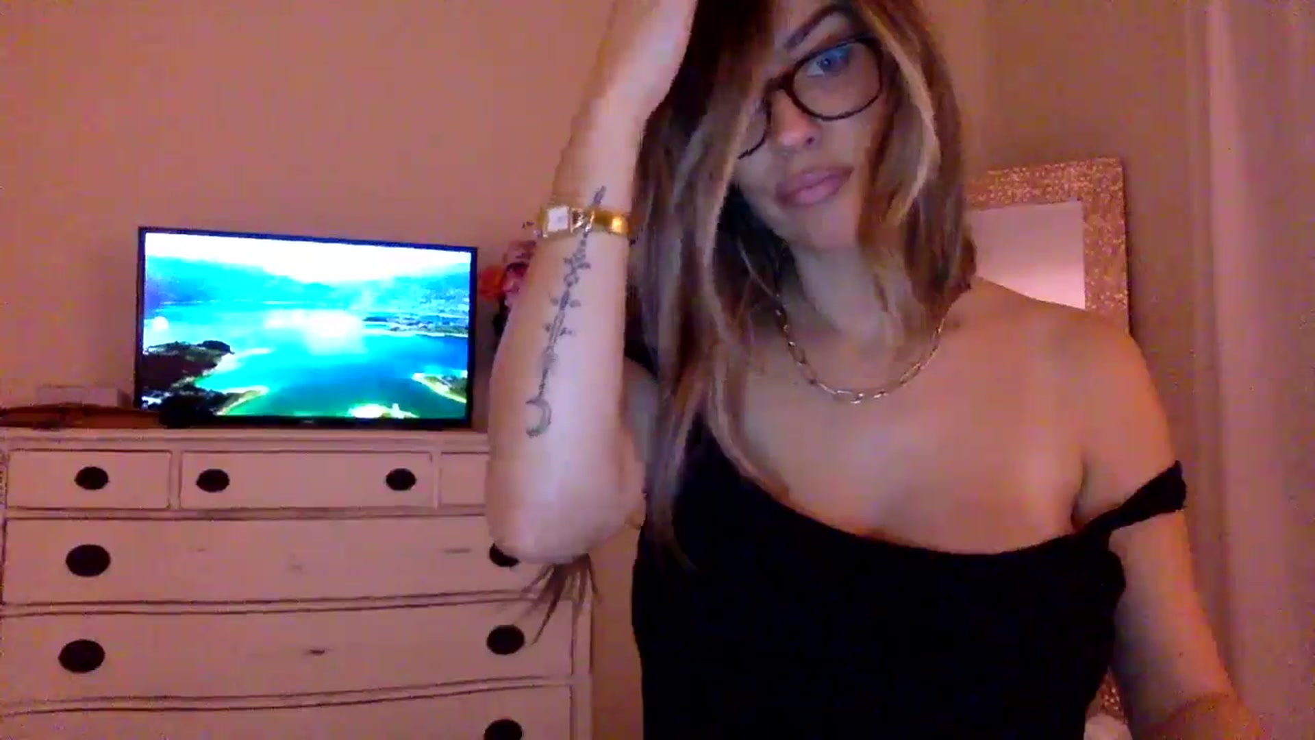 Gallery image thumbnail from DaniSendLuv's myfreecams stream on, 09/07/2024, 02:05 image 17 of 20