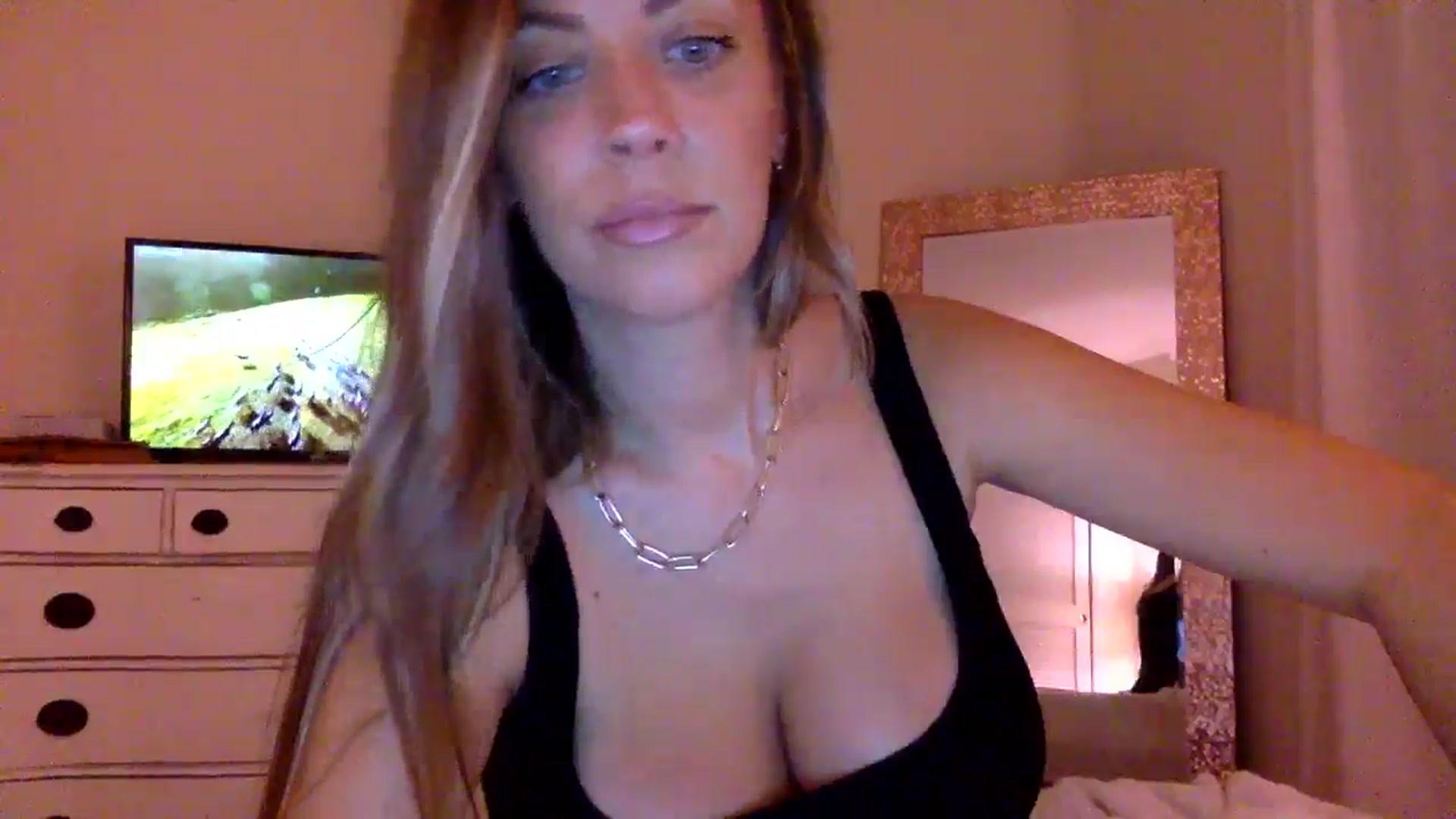 Gallery image thumbnail from DaniSendLuv's myfreecams stream on, 09/07/2024, 02:05 image 11 of 20