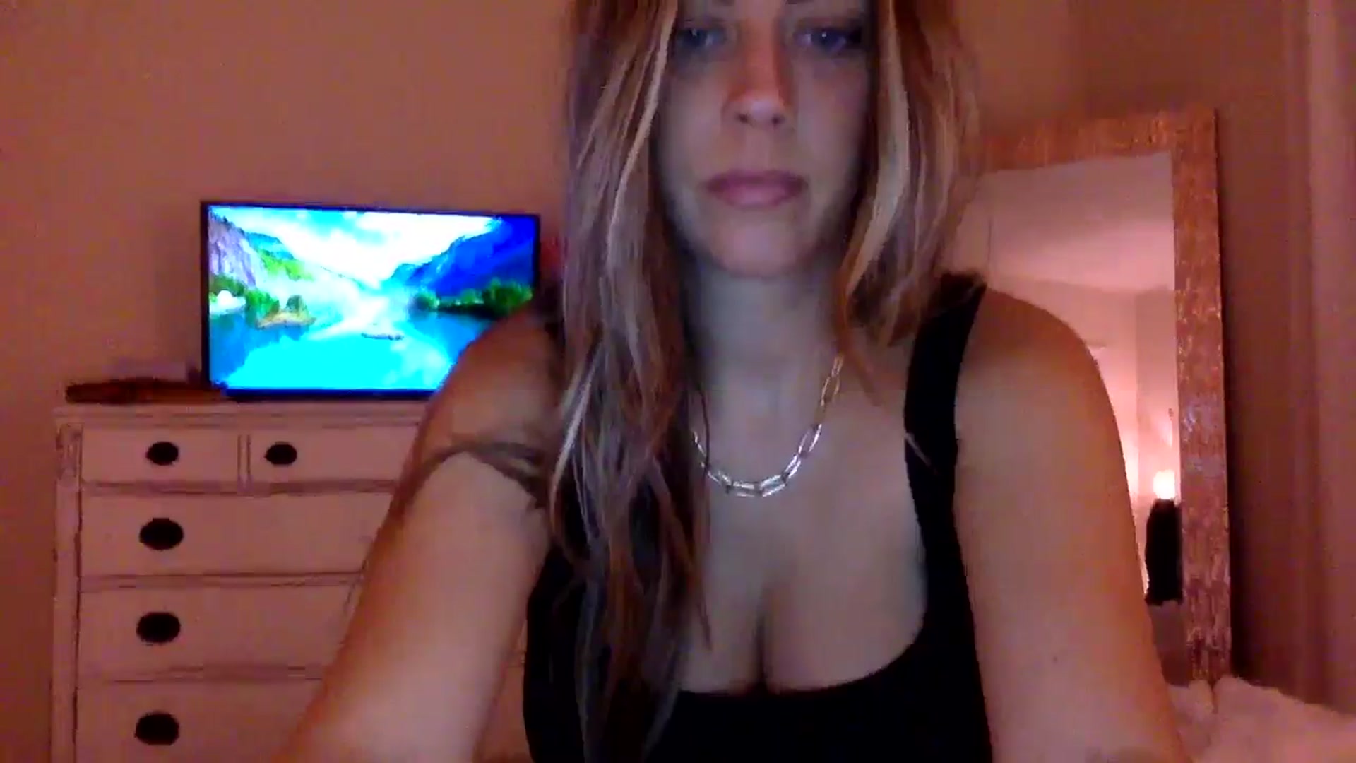 Gallery image thumbnail from DaniSendLuv's myfreecams stream on, 09/07/2024, 02:05 image 4 of 20