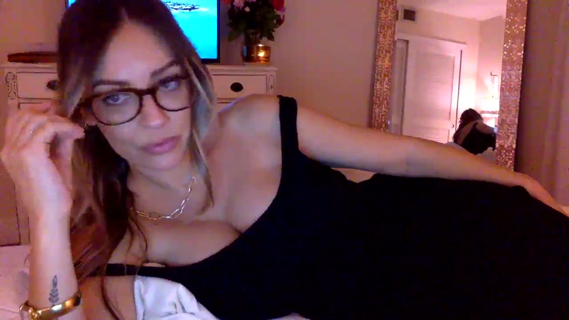 Gallery image thumbnail from DaniSendLuv's myfreecams stream on, 09/07/2024, 04:33 image 19 of 20