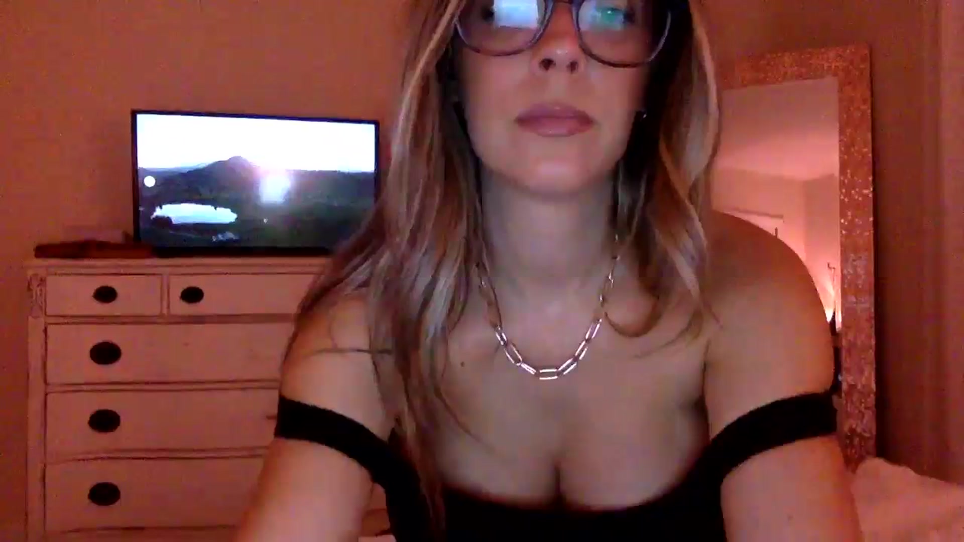 Gallery image thumbnail from DaniSendLuv's myfreecams stream on, 09/07/2024, 04:33 image 3 of 20