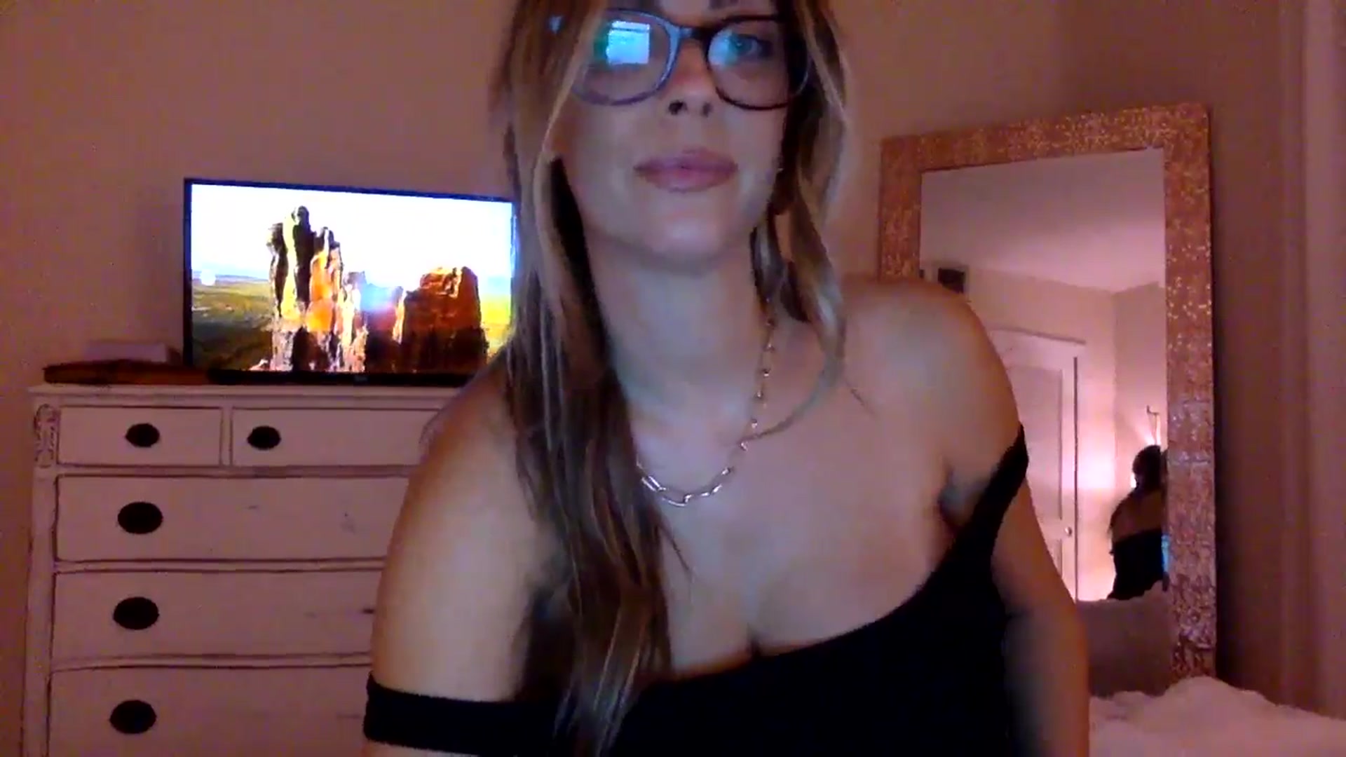 Gallery image thumbnail from DaniSendLuv's myfreecams stream on, 09/07/2024, 04:33 image 16 of 20