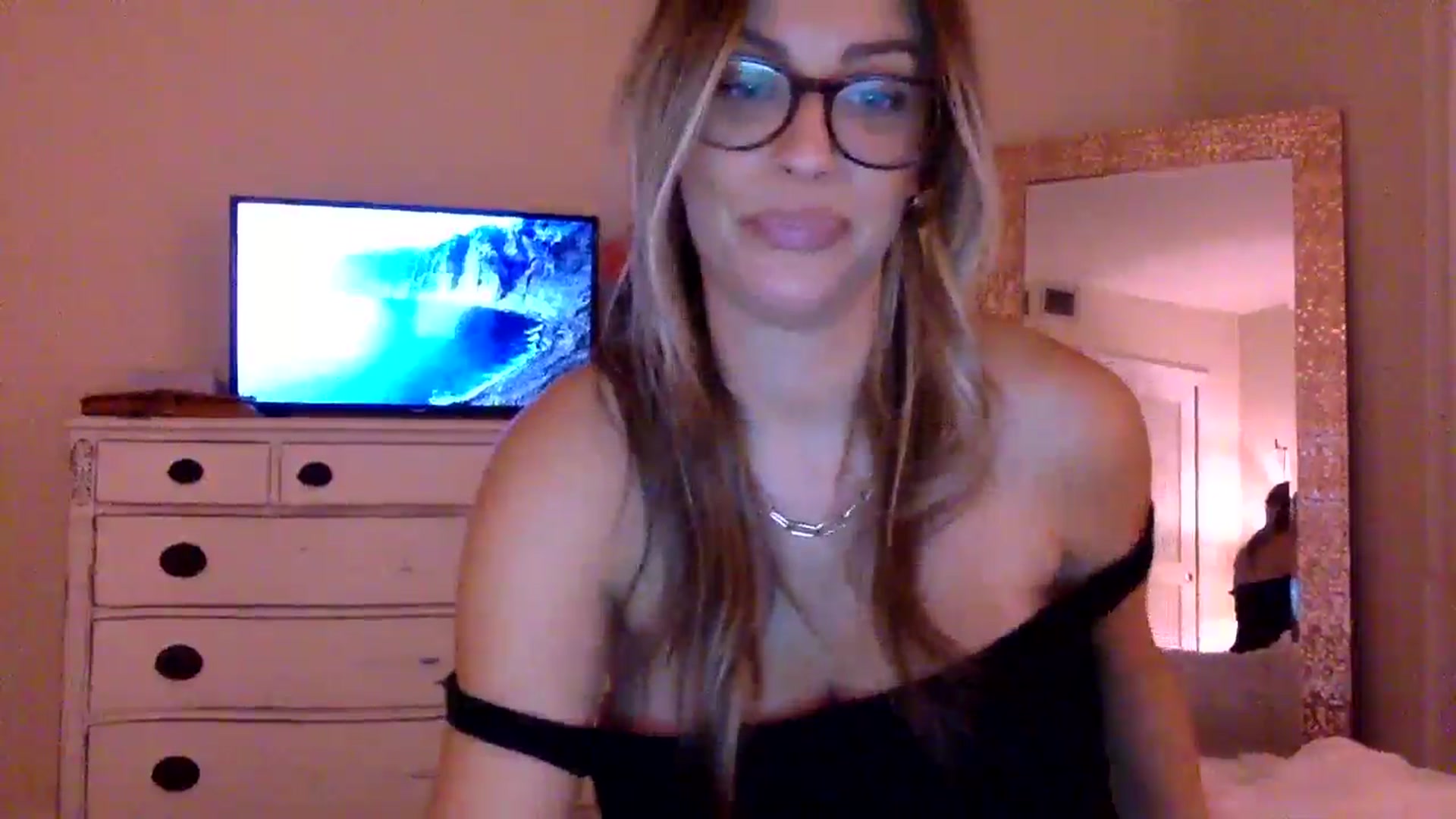 Gallery image thumbnail from DaniSendLuv's myfreecams stream on, 09/07/2024, 04:33 image 14 of 20