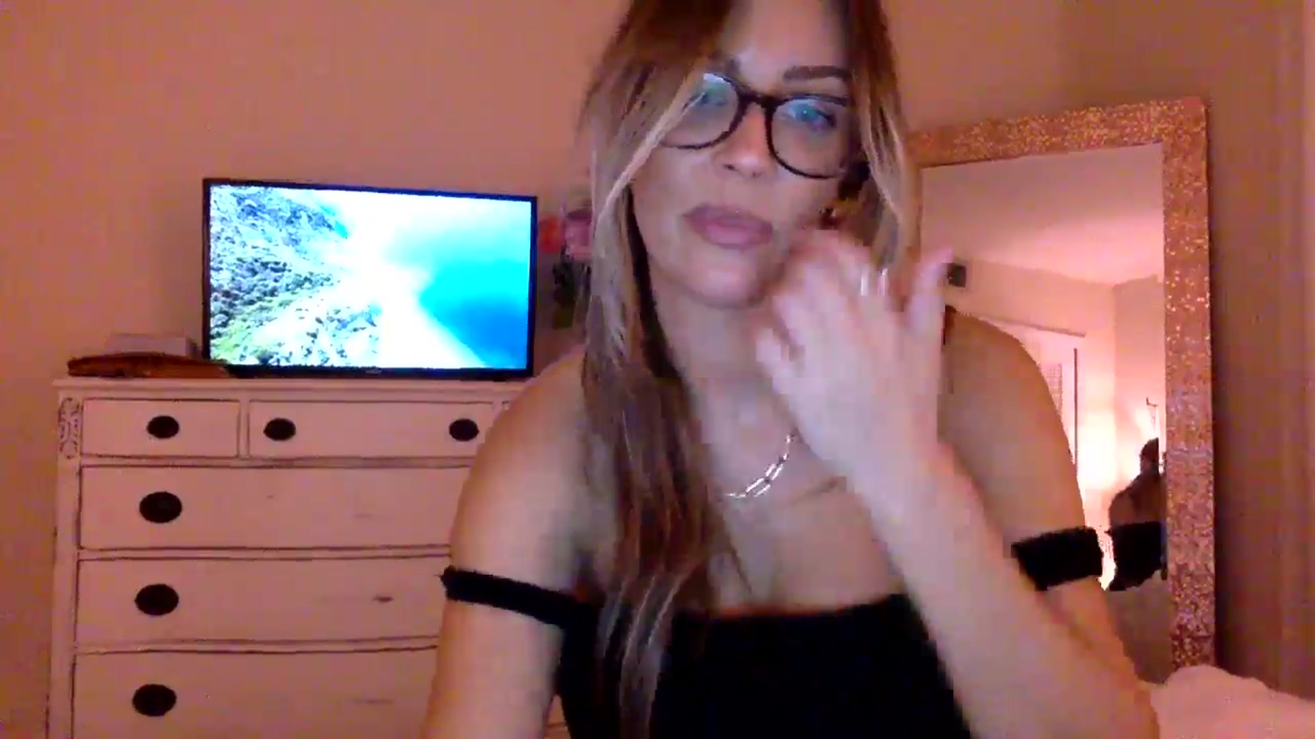 Gallery image thumbnail from DaniSendLuv's myfreecams stream on, 09/07/2024, 04:33 image 13 of 20