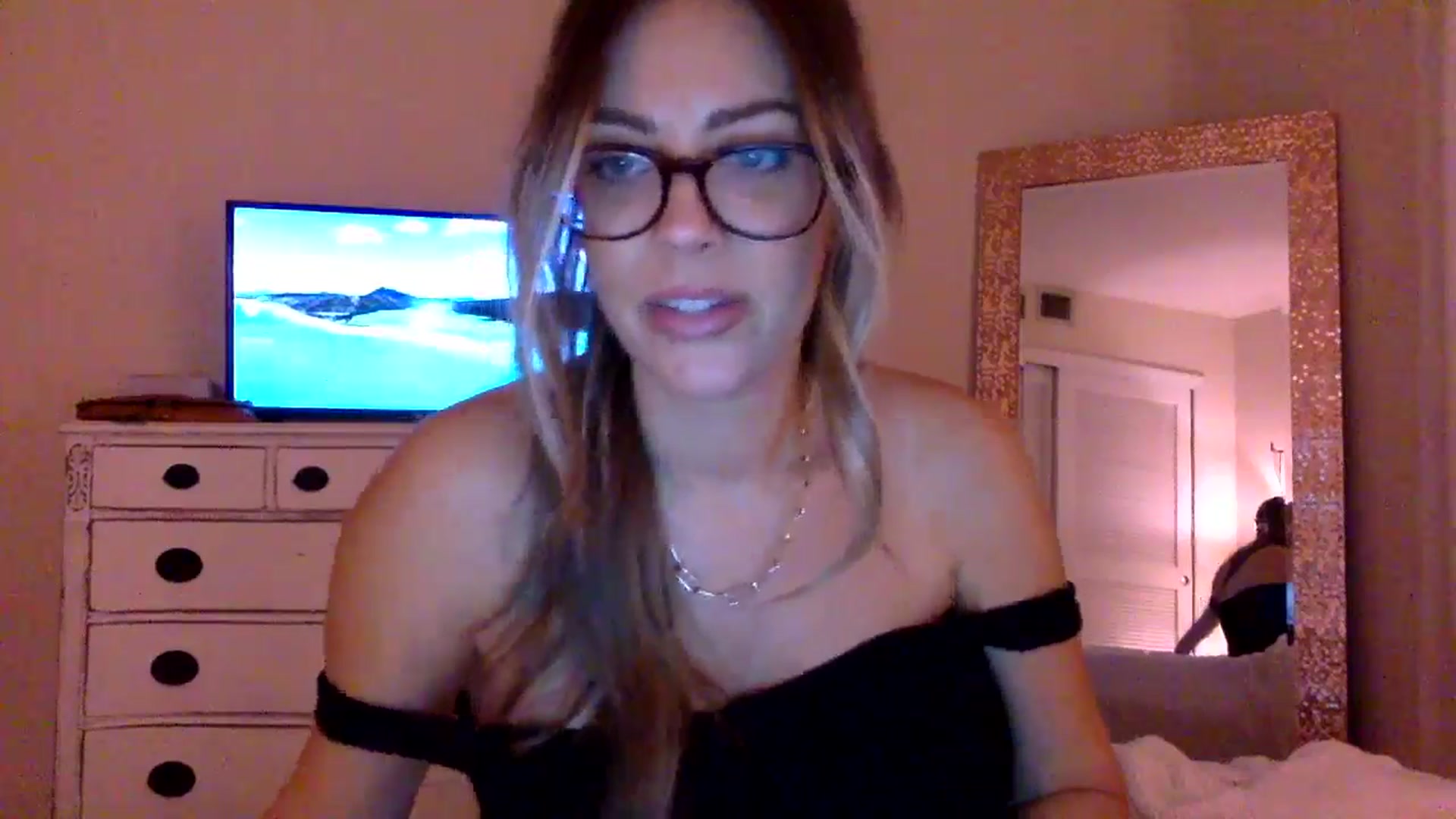 Gallery image thumbnail from DaniSendLuv's myfreecams stream on, 09/07/2024, 04:33 image 15 of 20