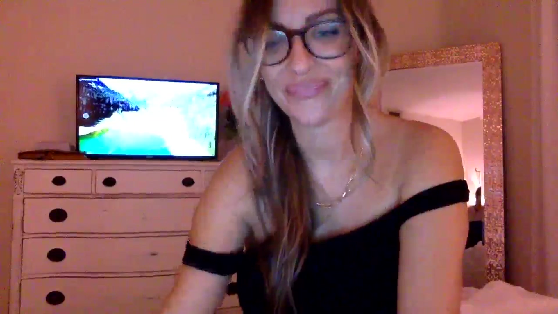 Gallery image thumbnail from DaniSendLuv's myfreecams stream on, 09/07/2024, 04:33 image 17 of 20