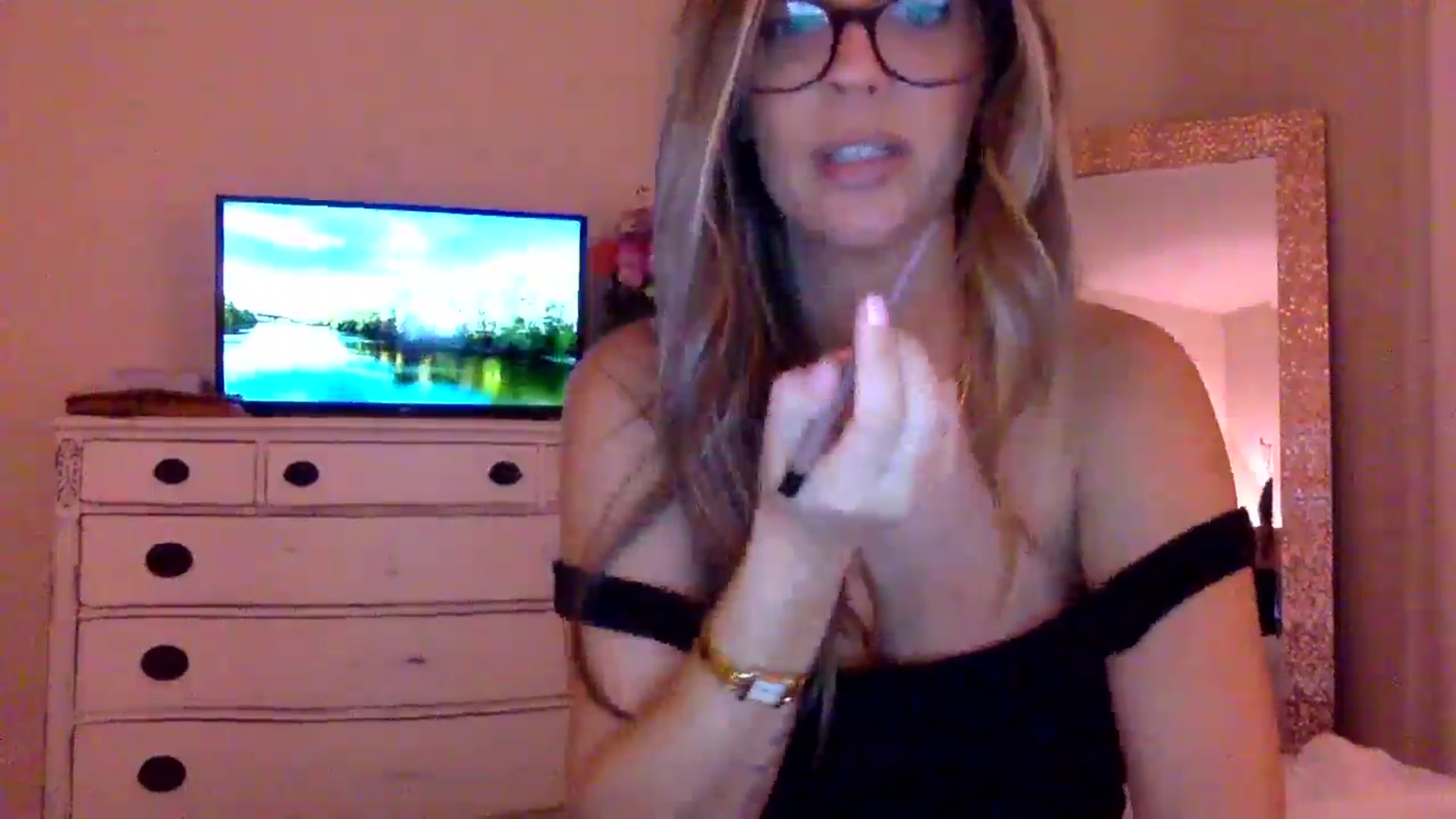 Gallery image thumbnail from DaniSendLuv's myfreecams stream on, 09/07/2024, 04:33 image 4 of 20