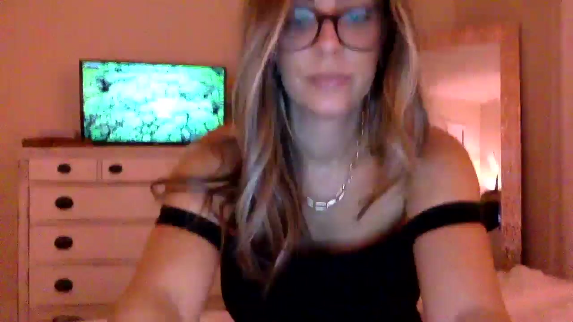 Gallery image thumbnail from DaniSendLuv's myfreecams stream on, 09/07/2024, 04:33 image 1 of 20