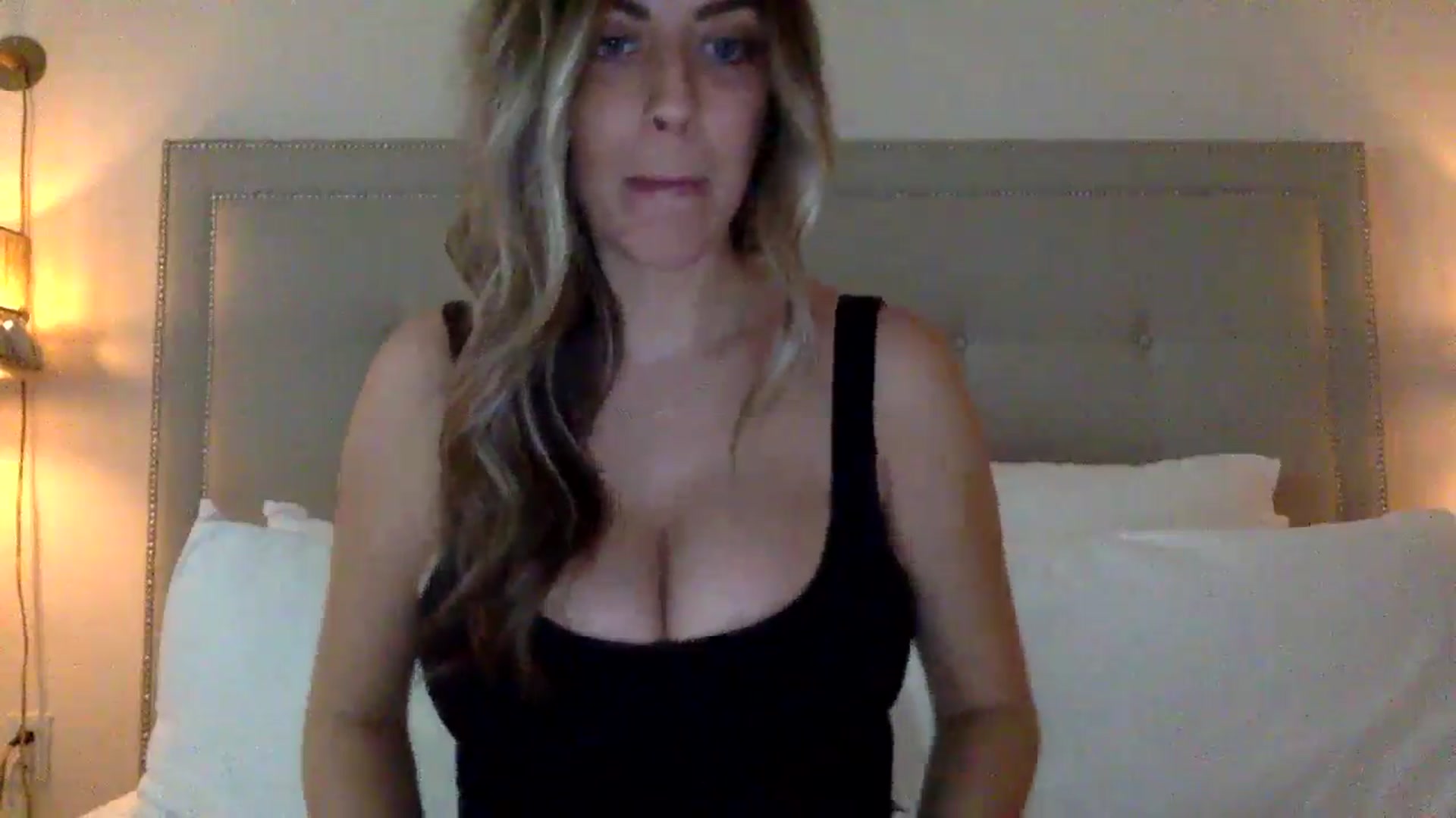 Gallery image thumbnail from DaniSendLuv's myfreecams stream on, 09/09/2024, 22:40 image 19 of 20