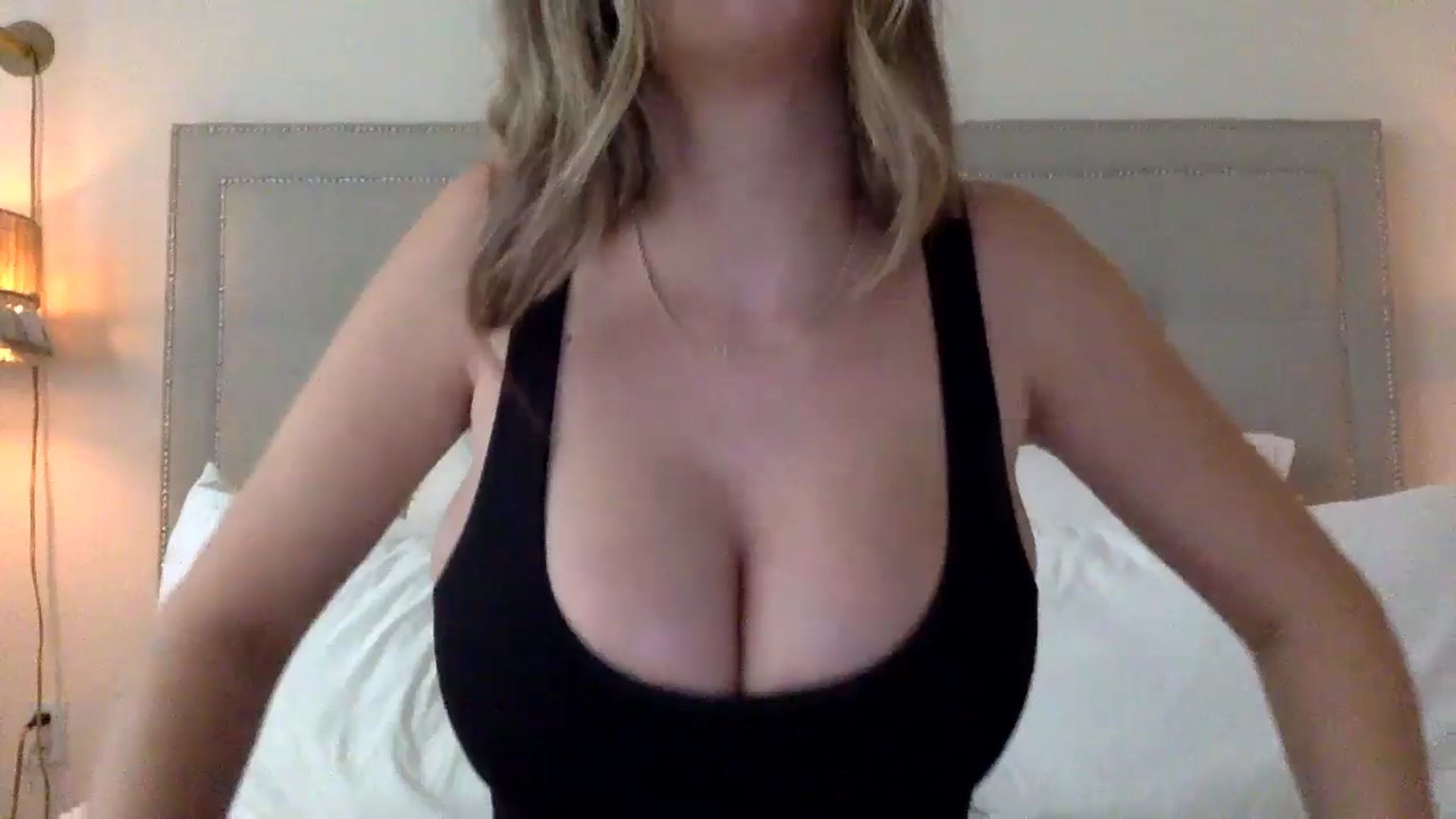 Gallery image thumbnail from DaniSendLuv's myfreecams stream on, 09/09/2024, 22:40 image 8 of 20