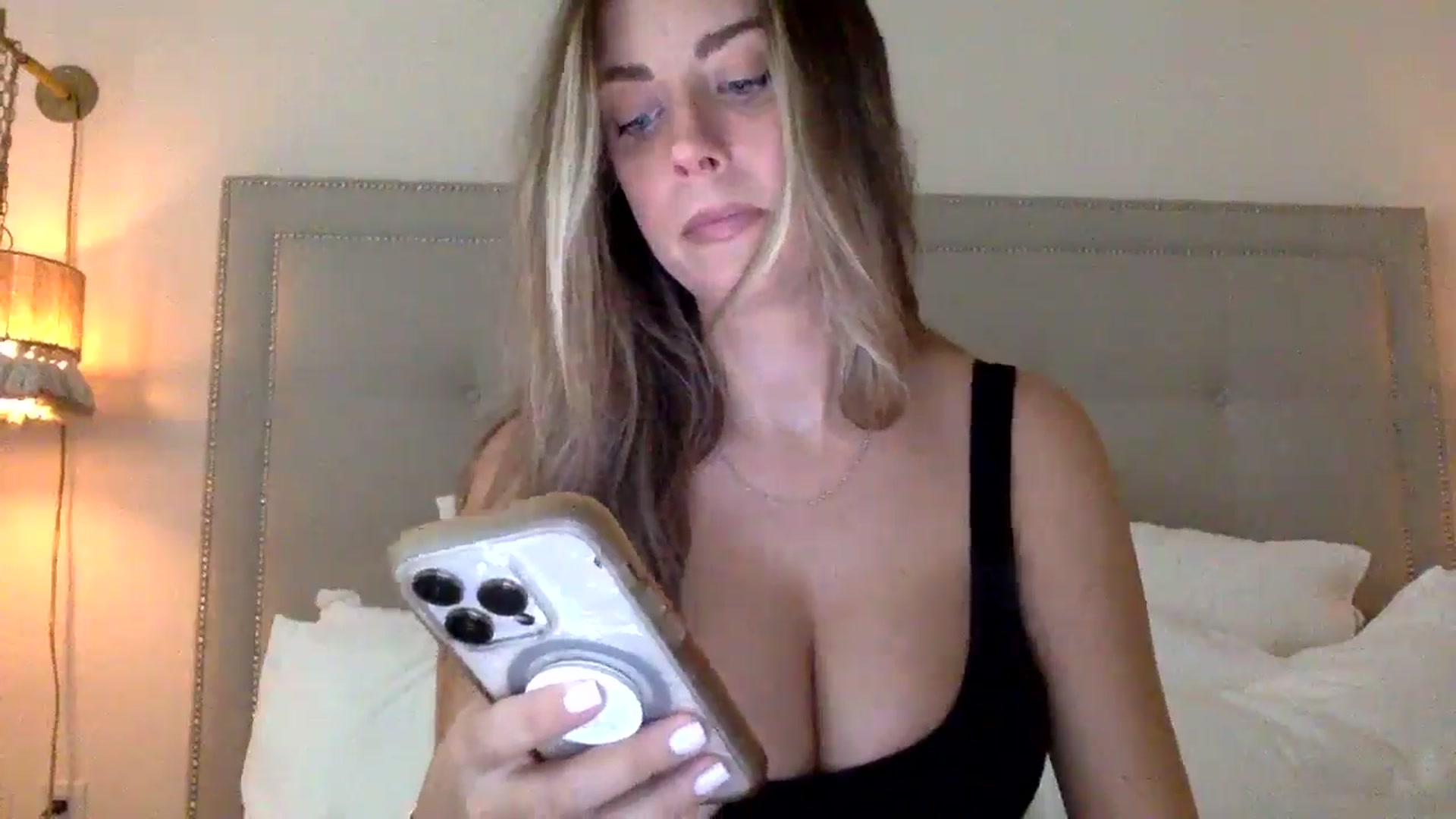 Gallery image thumbnail from DaniSendLuv's myfreecams stream on, 09/10/2024, 21:28 image 13 of 20