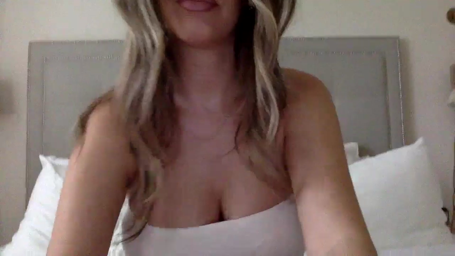Gallery image thumbnail from DaniSendLuv's myfreecams stream on, 09/12/2024, 19:40 image 14 of 20
