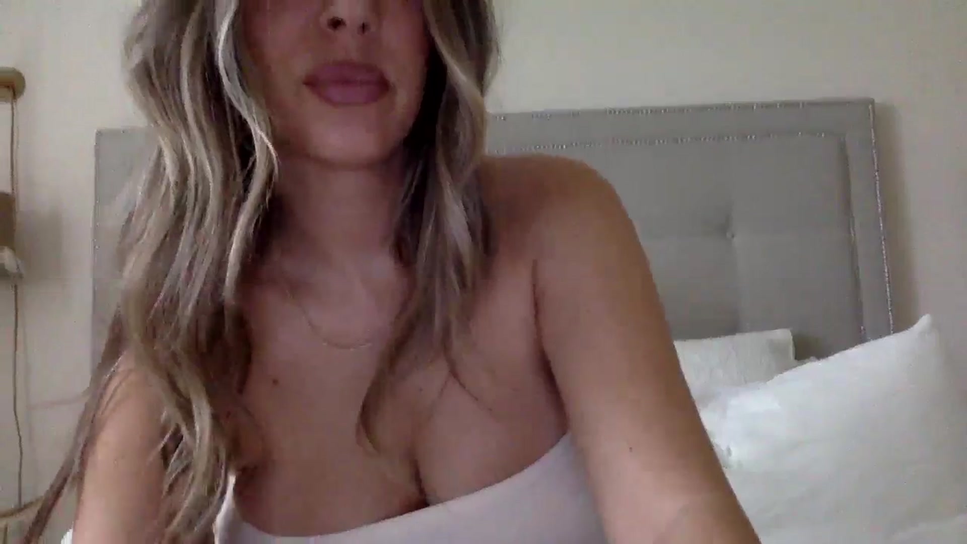 Gallery image thumbnail from DaniSendLuv's myfreecams stream on, 09/12/2024, 19:40 image 13 of 20
