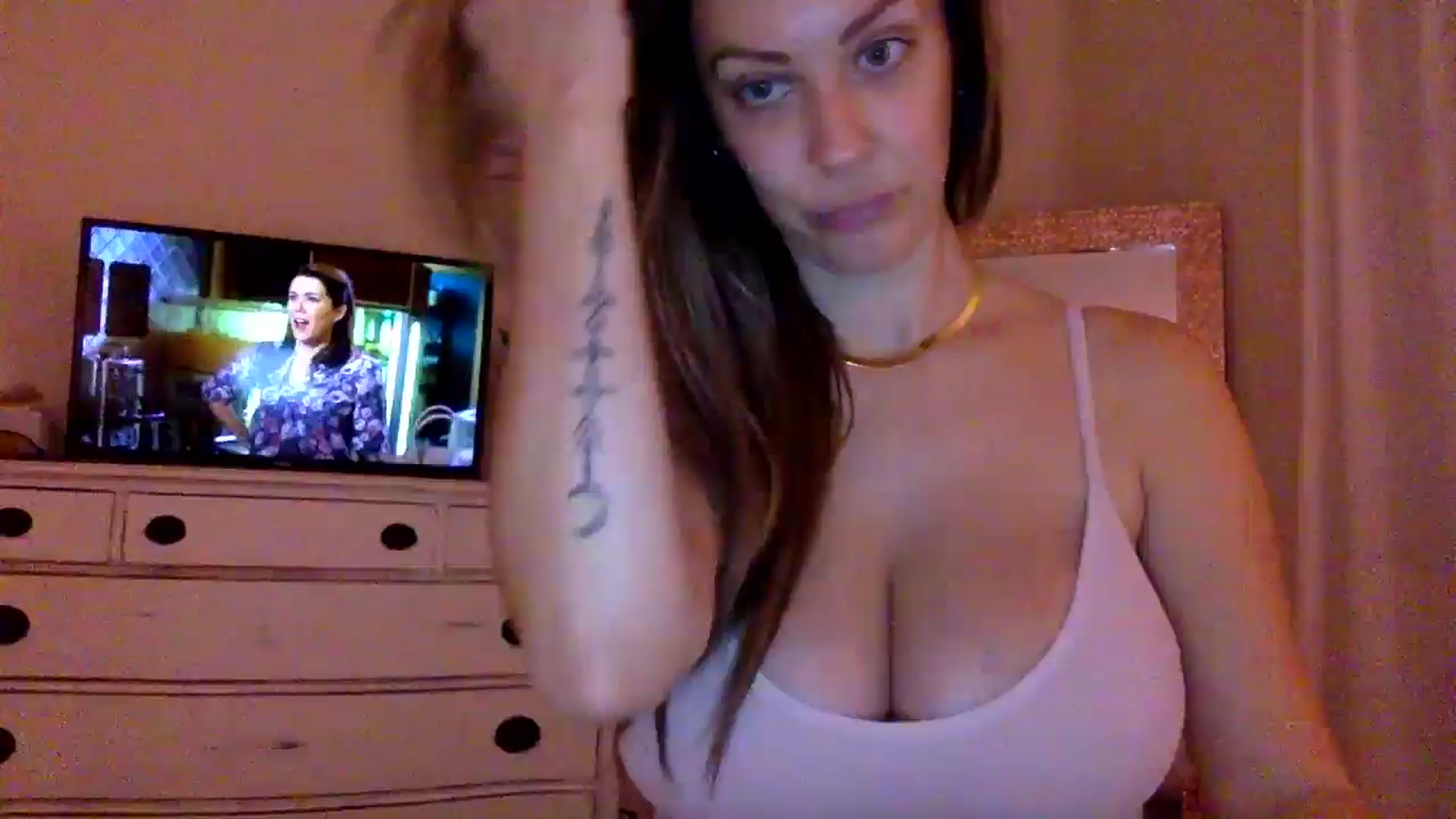 Gallery image thumbnail from DaniSendLuv's myfreecams stream on, 09/21/2024, 24:01 image 17 of 20