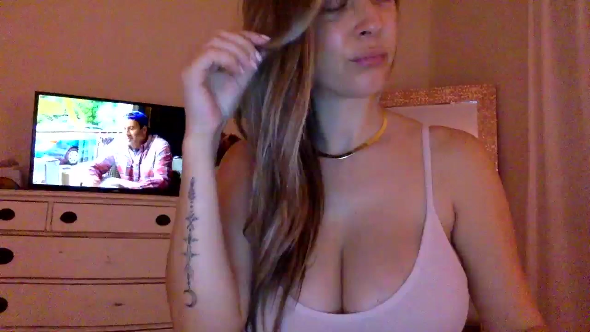 Gallery image thumbnail from DaniSendLuv's myfreecams stream on, 09/21/2024, 24:23 image 14 of 20