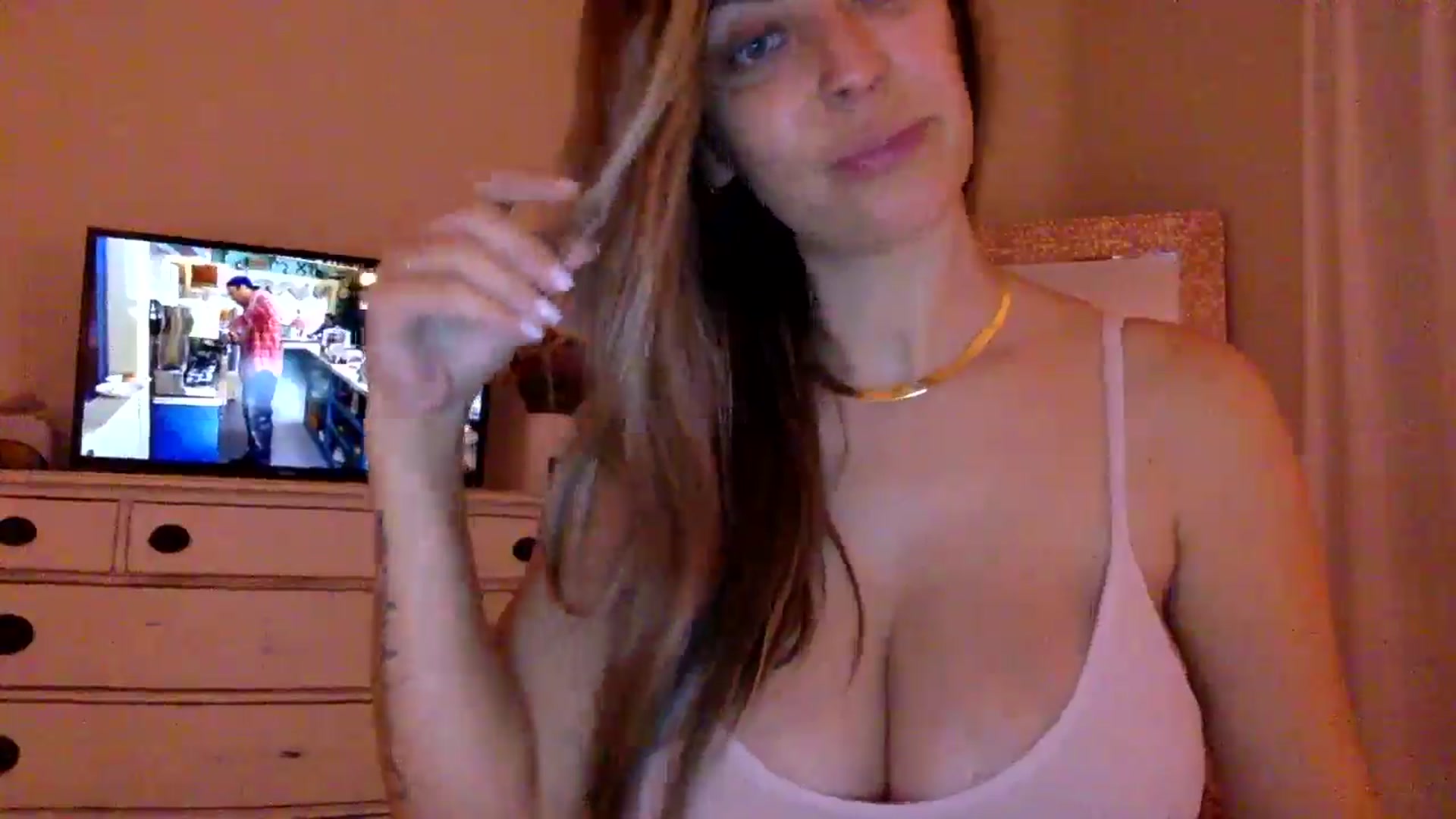 Gallery image thumbnail from DaniSendLuv's myfreecams stream on, 09/21/2024, 24:23 image 12 of 20