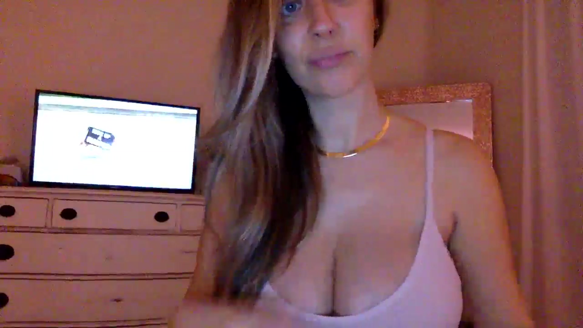 Gallery image thumbnail from DaniSendLuv's myfreecams stream on, 09/21/2024, 24:23 image 11 of 20