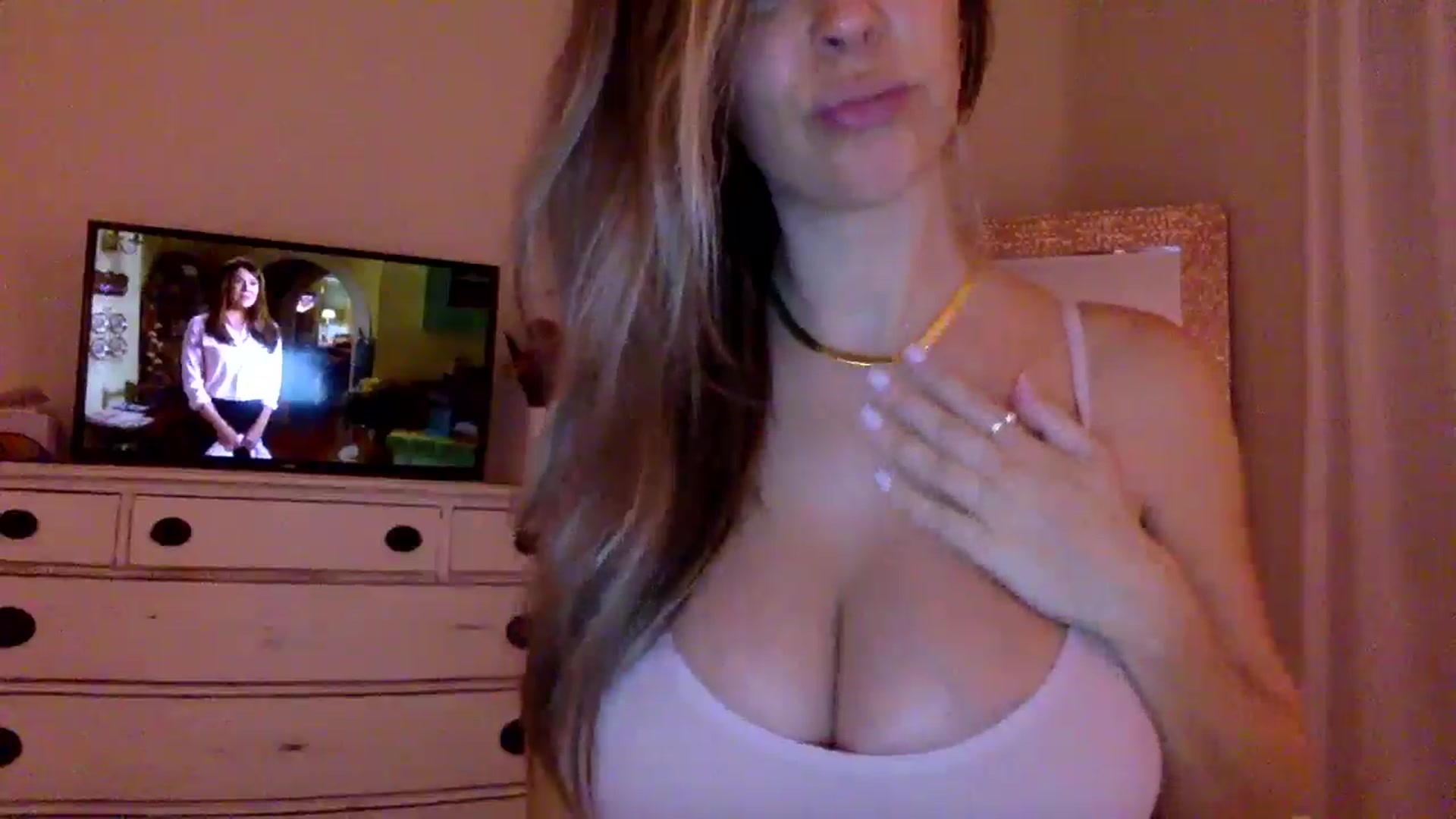Gallery image thumbnail from DaniSendLuv's myfreecams stream on, 09/21/2024, 24:23 image 4 of 20