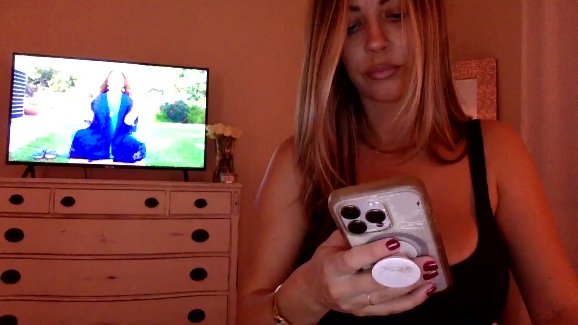 Gallery image thumbnail from DaniSendLuv's myfreecams stream on, 10/04/2024, 01:09 image 8 of 20