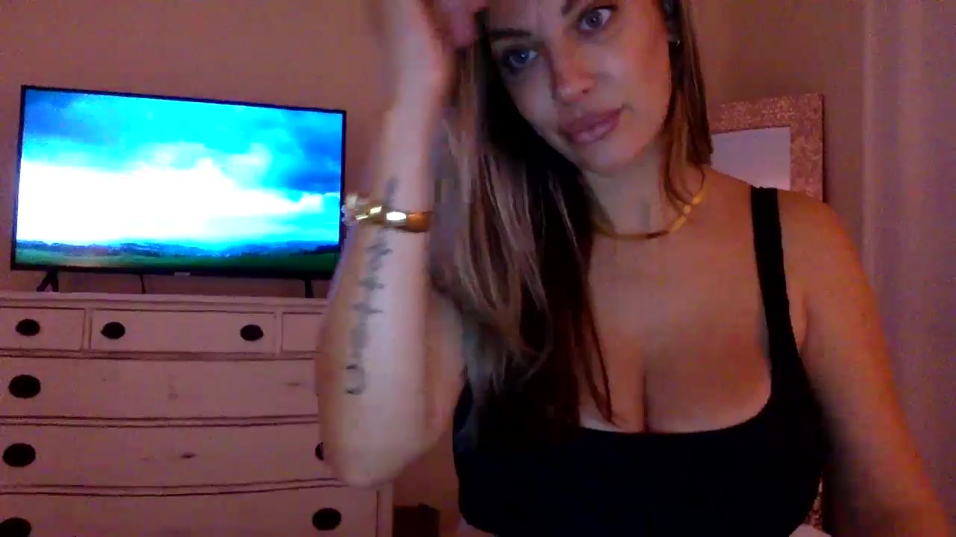 Gallery image thumbnail from DaniSendLuv's myfreecams stream on, 10/04/2024, 01:09 image 9 of 20