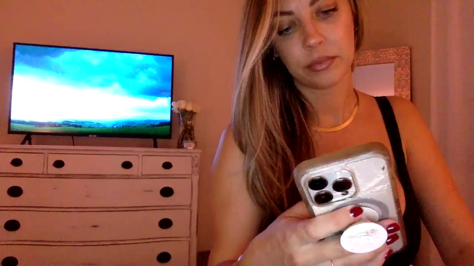 Gallery image thumbnail from DaniSendLuv's myfreecams stream on, 10/04/2024, 01:09 image 12 of 20