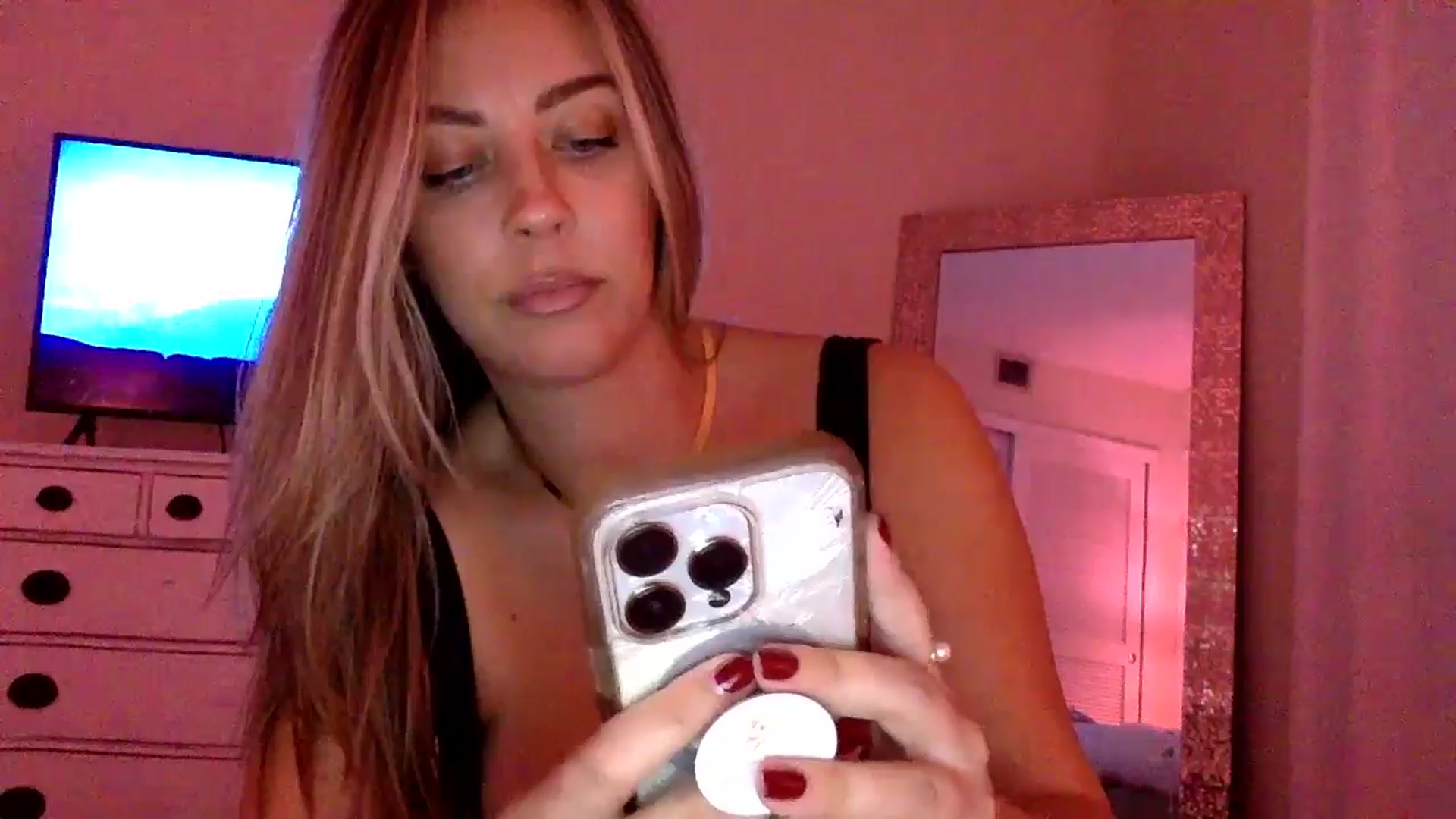 Gallery image thumbnail from DaniSendLuv's myfreecams stream on, 10/04/2024, 02:26 image 16 of 20