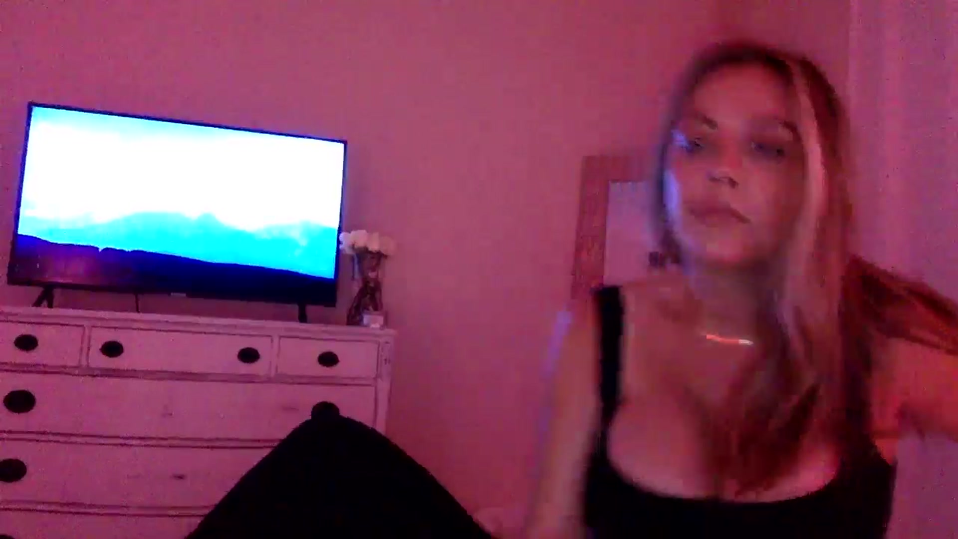 Gallery image thumbnail from DaniSendLuv's myfreecams stream on, 10/04/2024, 02:26 image 15 of 20