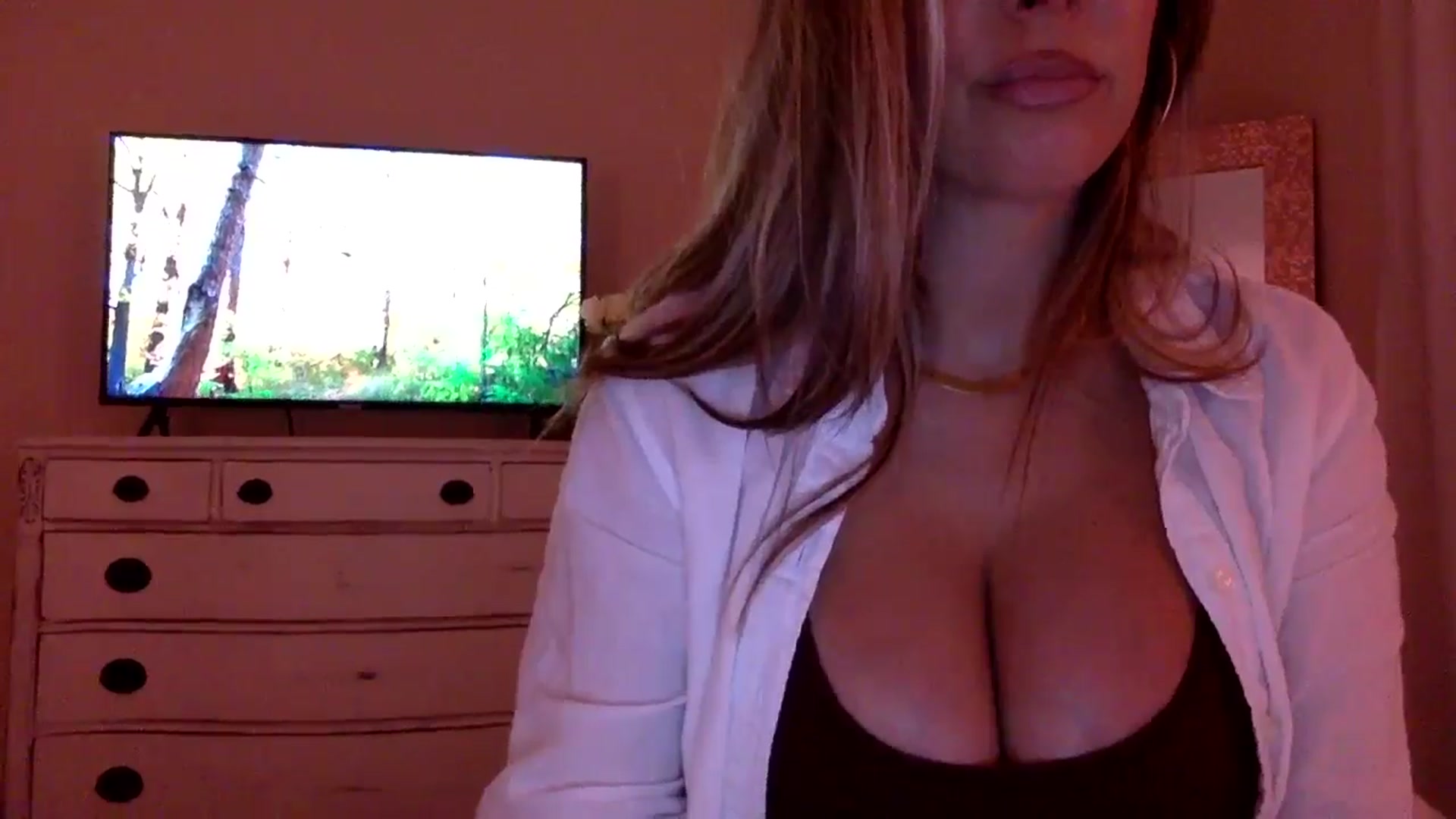 Gallery image thumbnail from DaniSendLuv's myfreecams stream on, 10/08/2024, 24:53 image 13 of 20