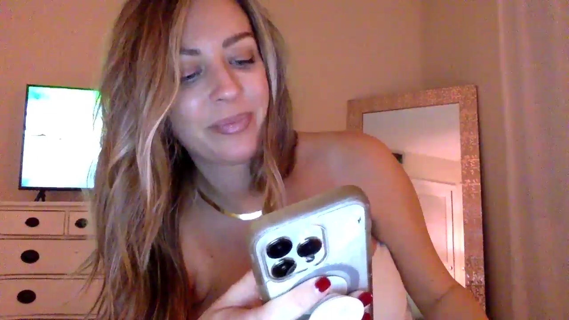 Gallery image thumbnail from DaniSendLuv's myfreecams stream on, 10/10/2024, 23:49 image 7 of 20