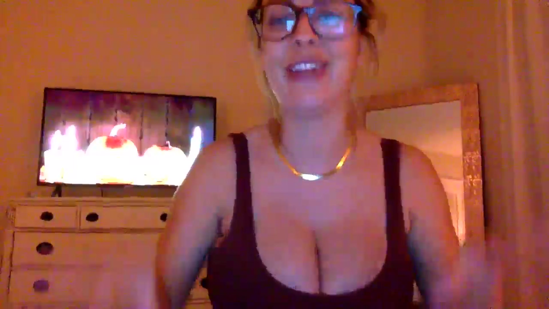 Gallery image thumbnail from DaniSendLuv's myfreecams stream on, 10/15/2024, 24:05 image 16 of 20