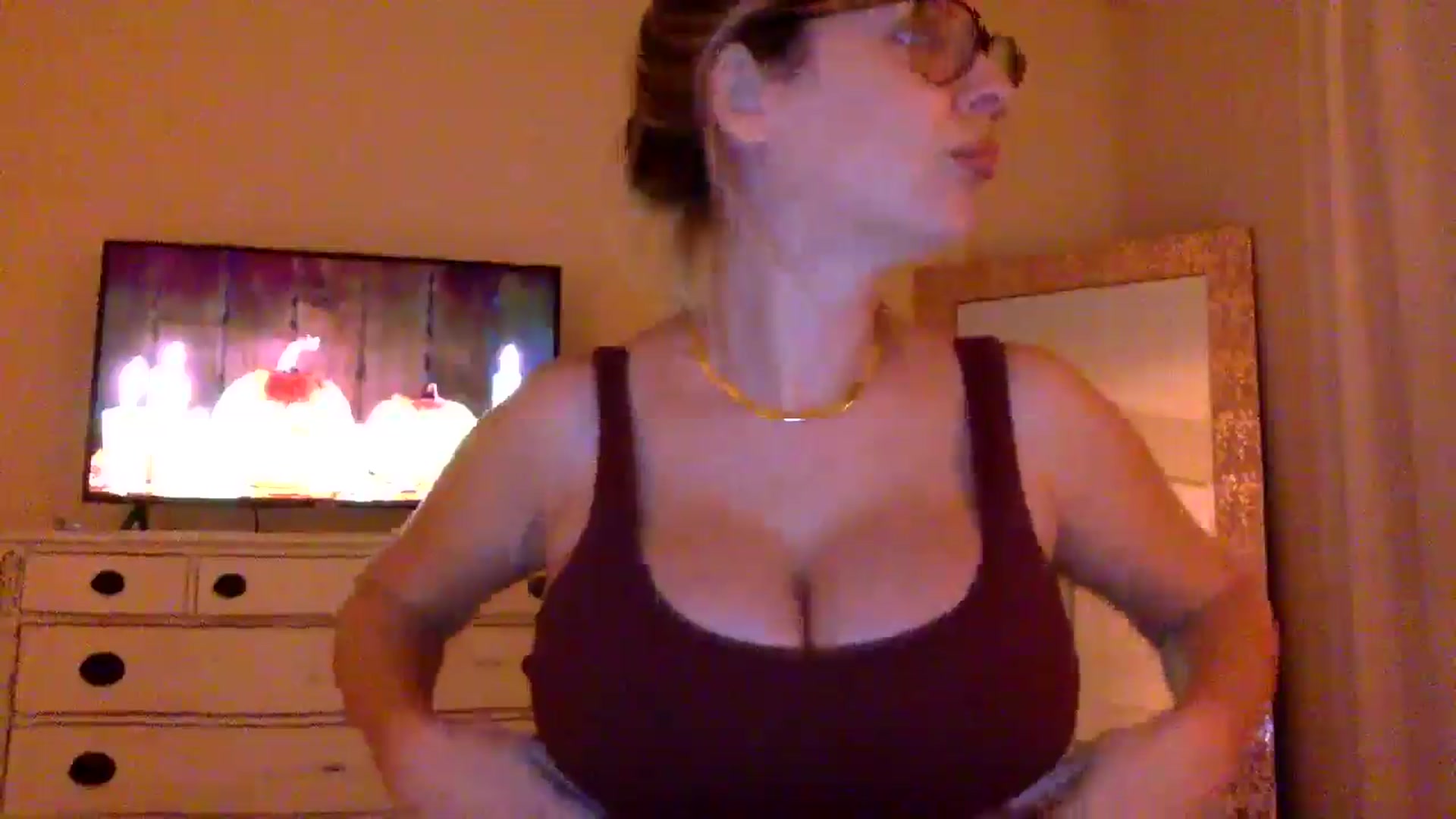 Gallery image thumbnail from DaniSendLuv's myfreecams stream on, 10/15/2024, 24:05 image 8 of 20