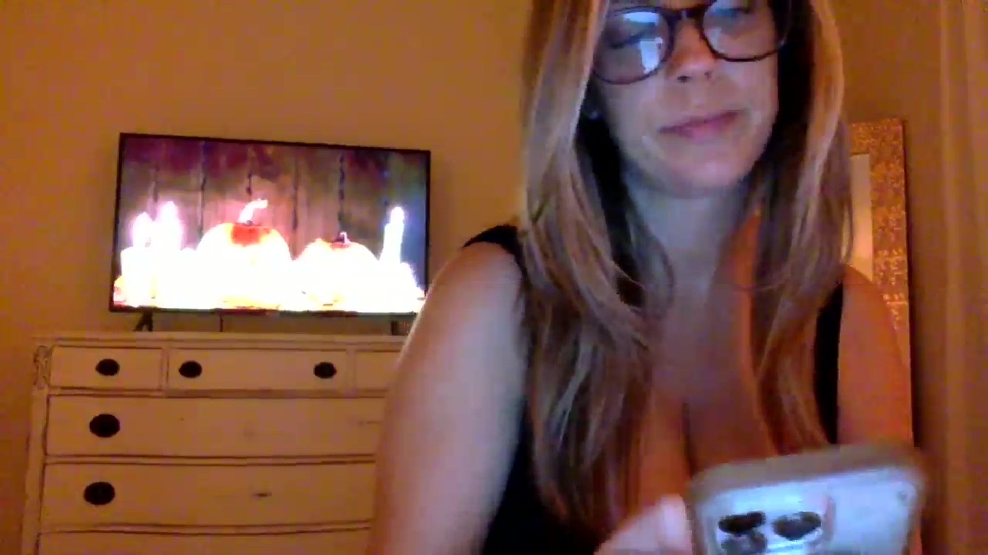 Gallery image thumbnail from DaniSendLuv's myfreecams stream on, 10/17/2024, 24:09 image 4 of 20