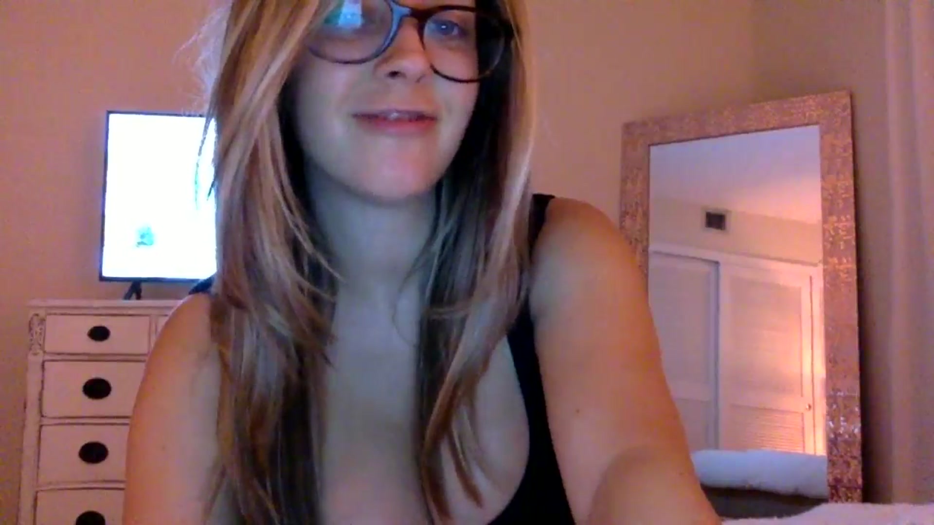 Gallery image thumbnail from DaniSendLuv's myfreecams stream on, 10/17/2024, 24:09 image 5 of 20