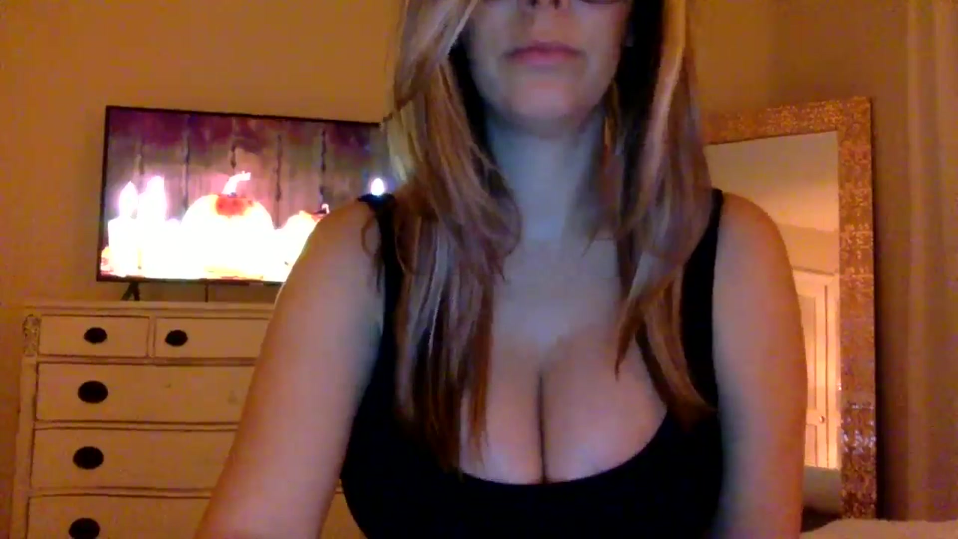 Gallery image thumbnail from DaniSendLuv's myfreecams stream on, 10/17/2024, 24:09 image 3 of 20