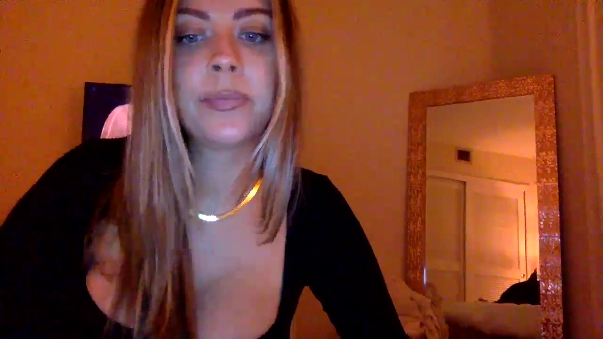 Gallery image thumbnail from DaniSendLuv's myfreecams stream on, 10/23/2024, 24:01 image 19 of 20