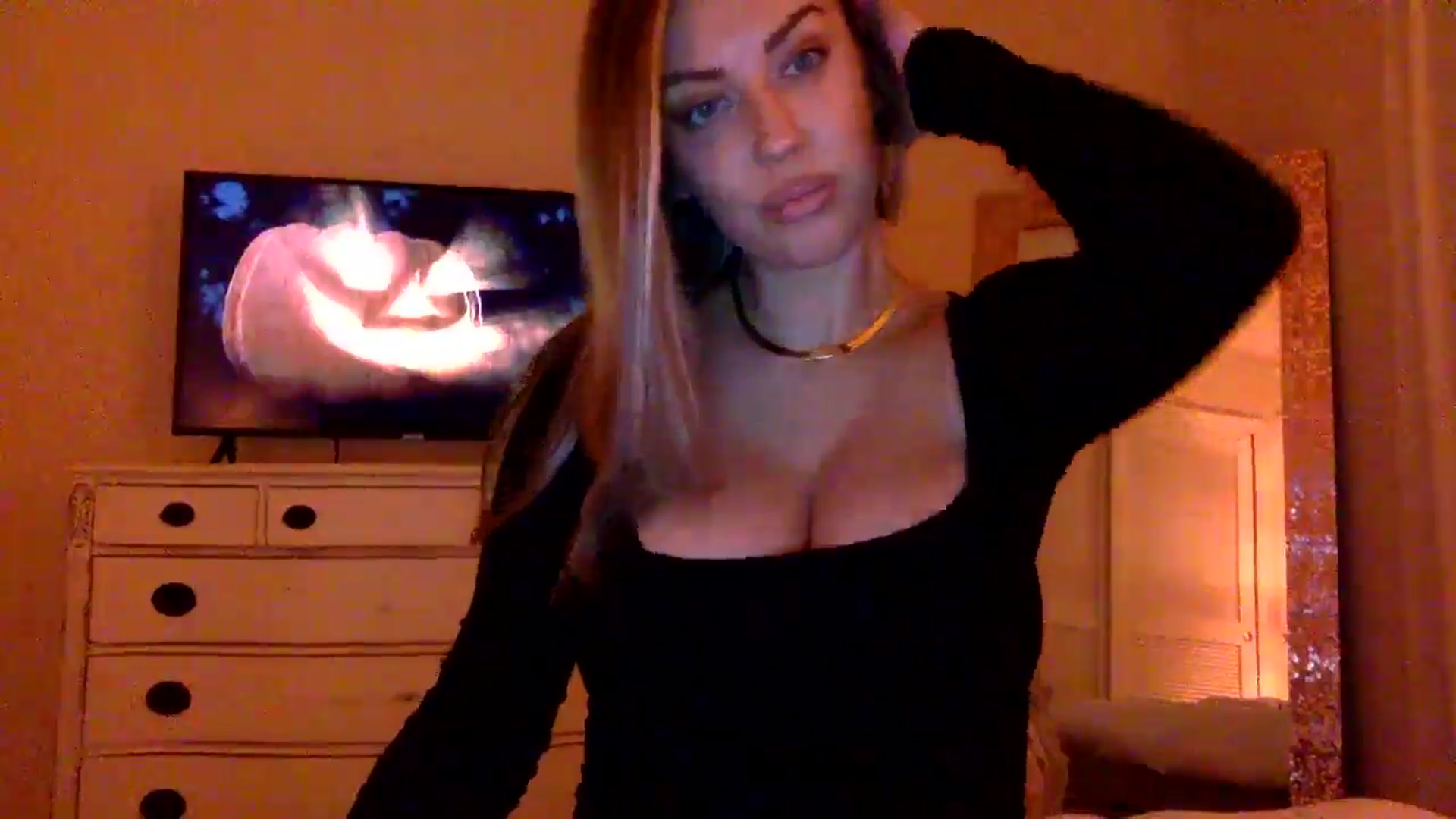 Gallery image thumbnail from DaniSendLuv's myfreecams stream on, 10/23/2024, 24:01 image 15 of 20