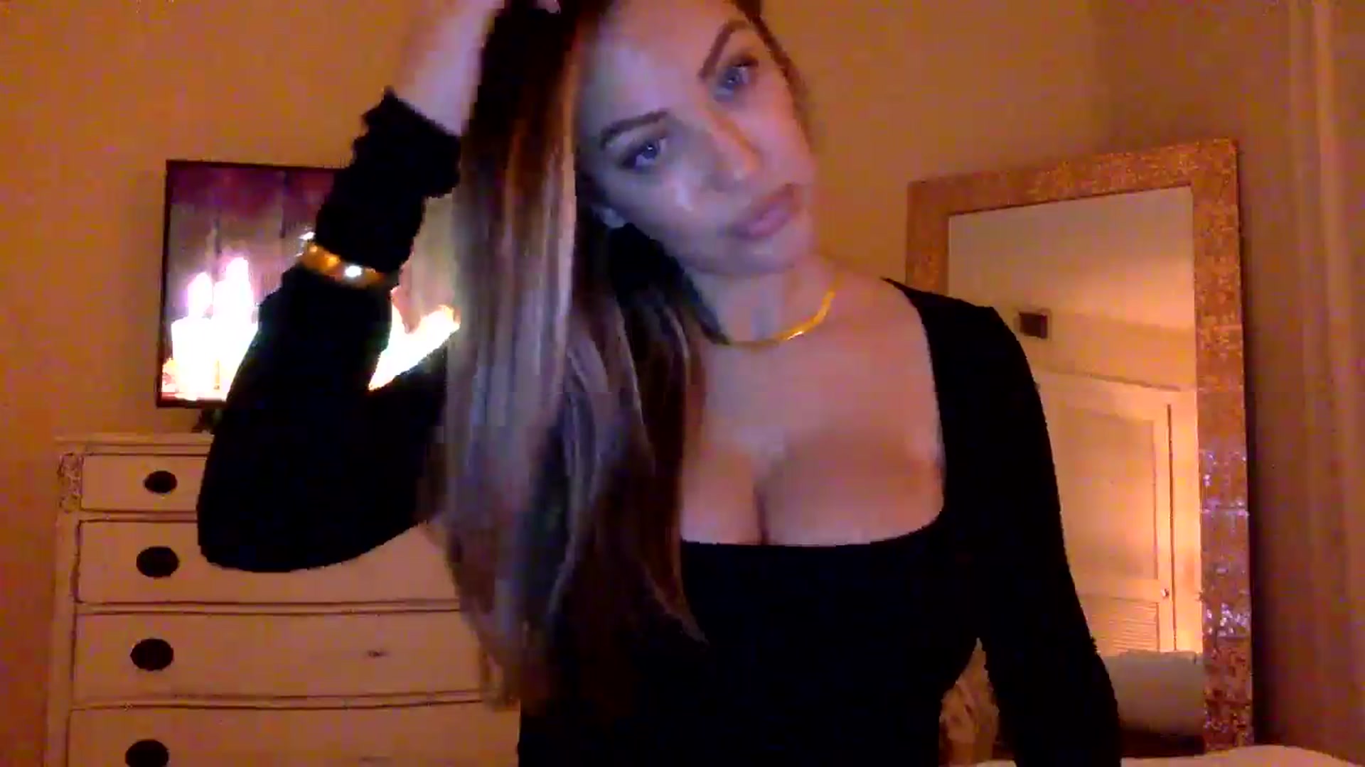 Gallery image thumbnail from DaniSendLuv's myfreecams stream on, 10/23/2024, 24:01 image 10 of 20