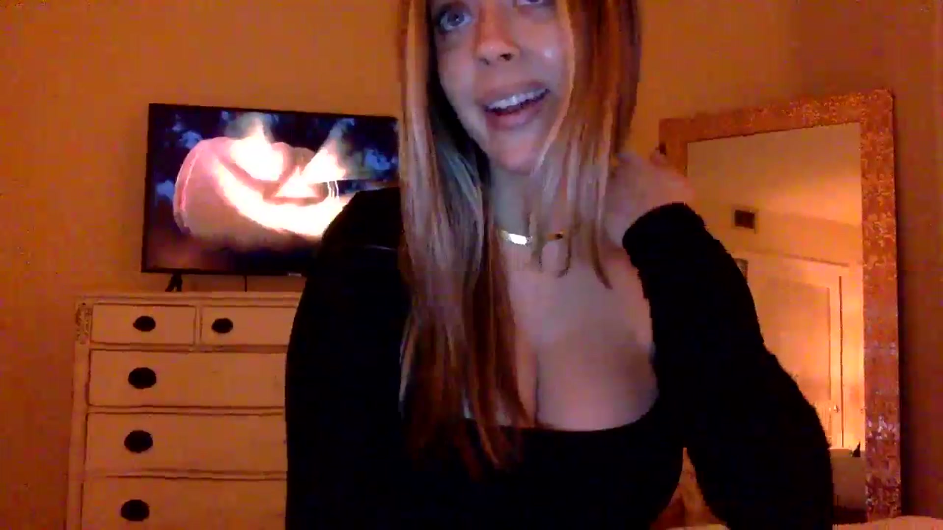 Gallery image thumbnail from DaniSendLuv's myfreecams stream on, 10/23/2024, 24:01 image 20 of 20
