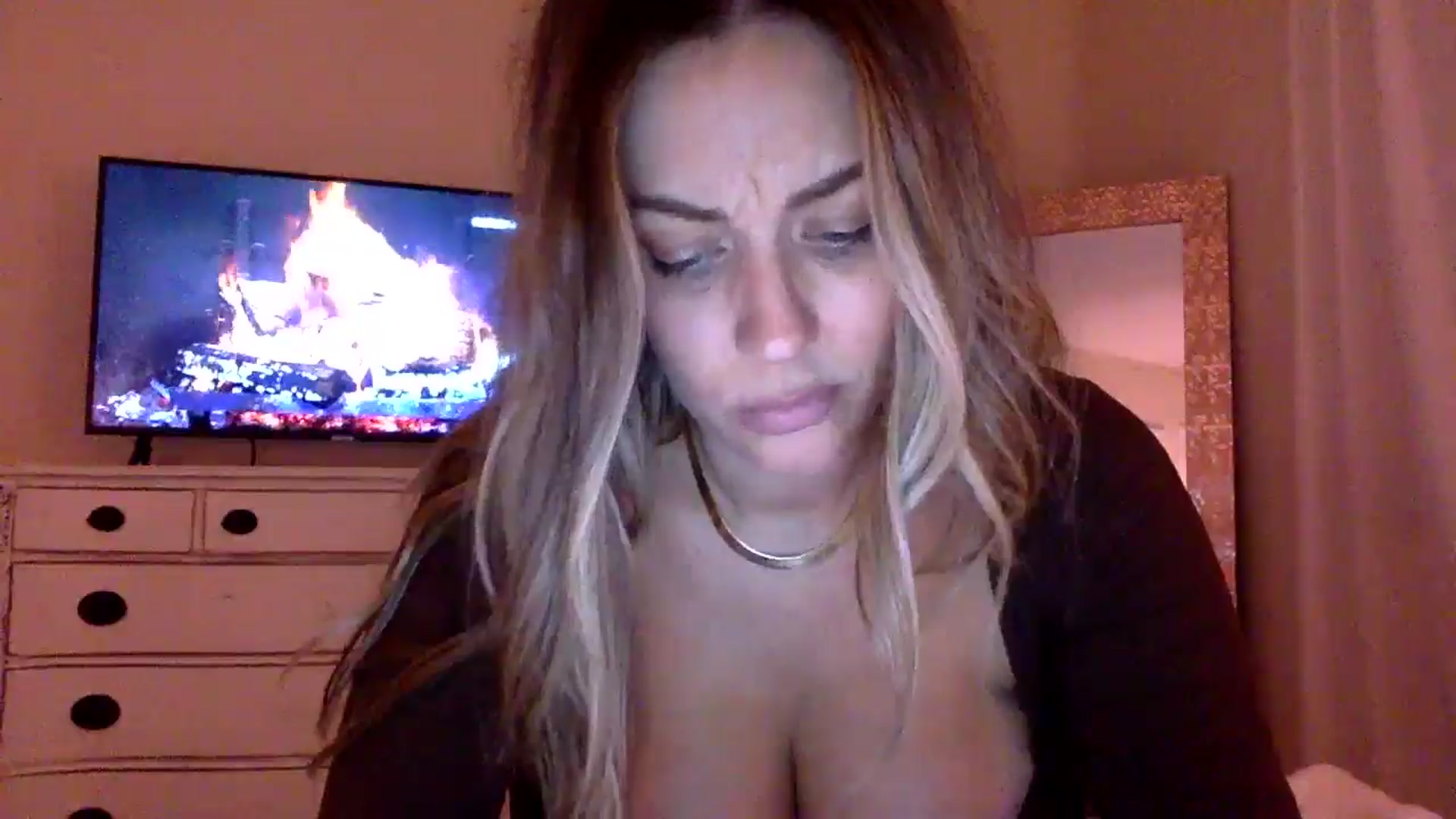 Gallery image thumbnail from DaniSendLuv's myfreecams stream on, 11/06/2024, 01:43 image 4 of 20