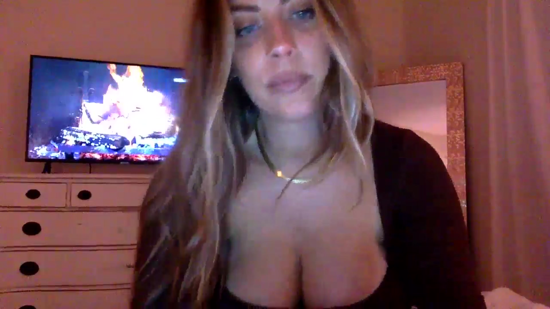 Gallery image thumbnail from DaniSendLuv's myfreecams stream on, 11/06/2024, 01:43 image 5 of 20
