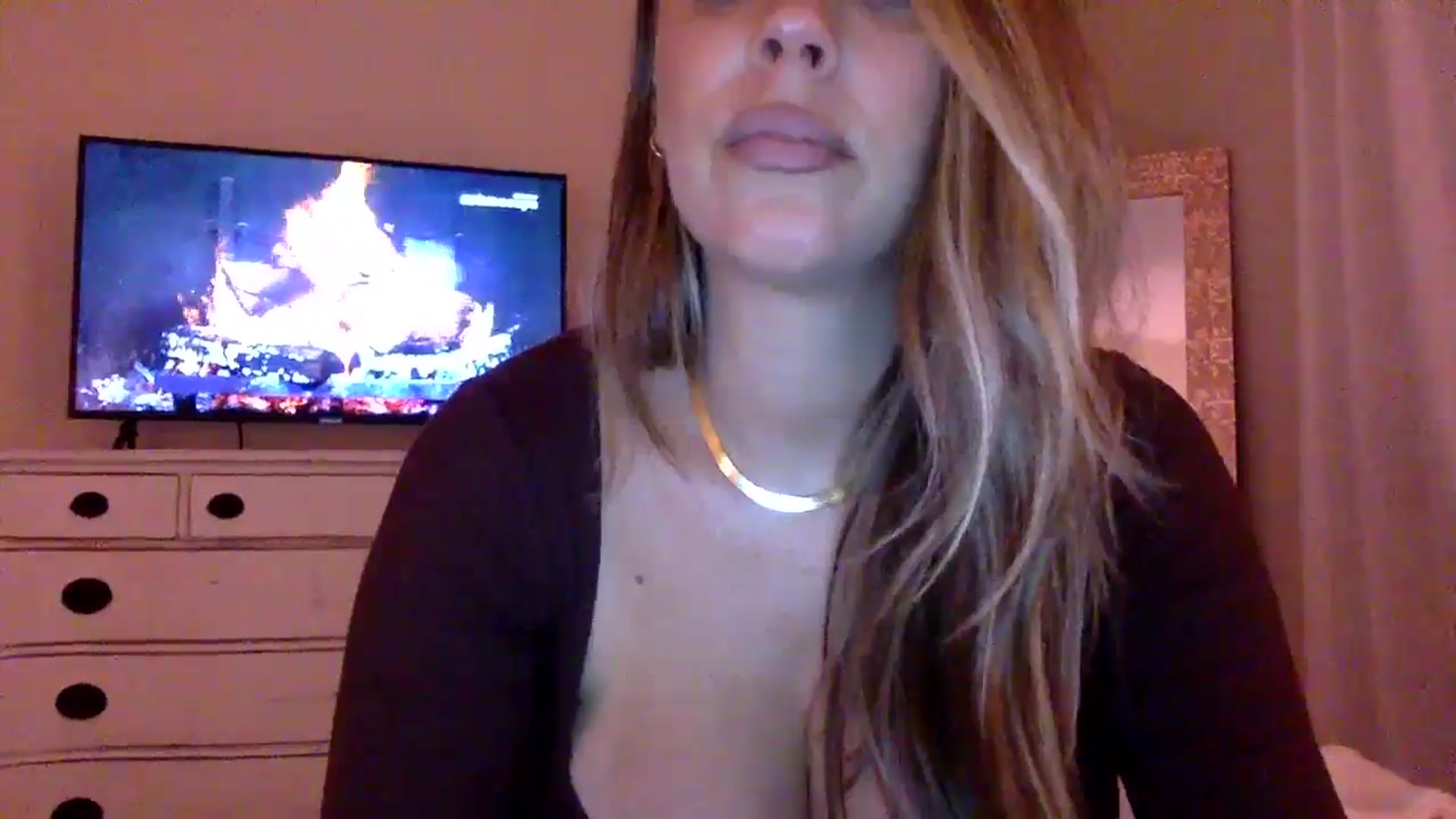 Gallery image thumbnail from DaniSendLuv's myfreecams stream on, 11/06/2024, 01:43 image 10 of 20
