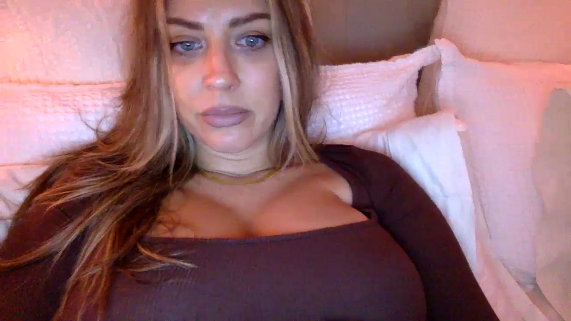 Gallery image thumbnail from DaniSendLuv's myfreecams stream on, 11/06/2024, 03:20 image 20 of 20